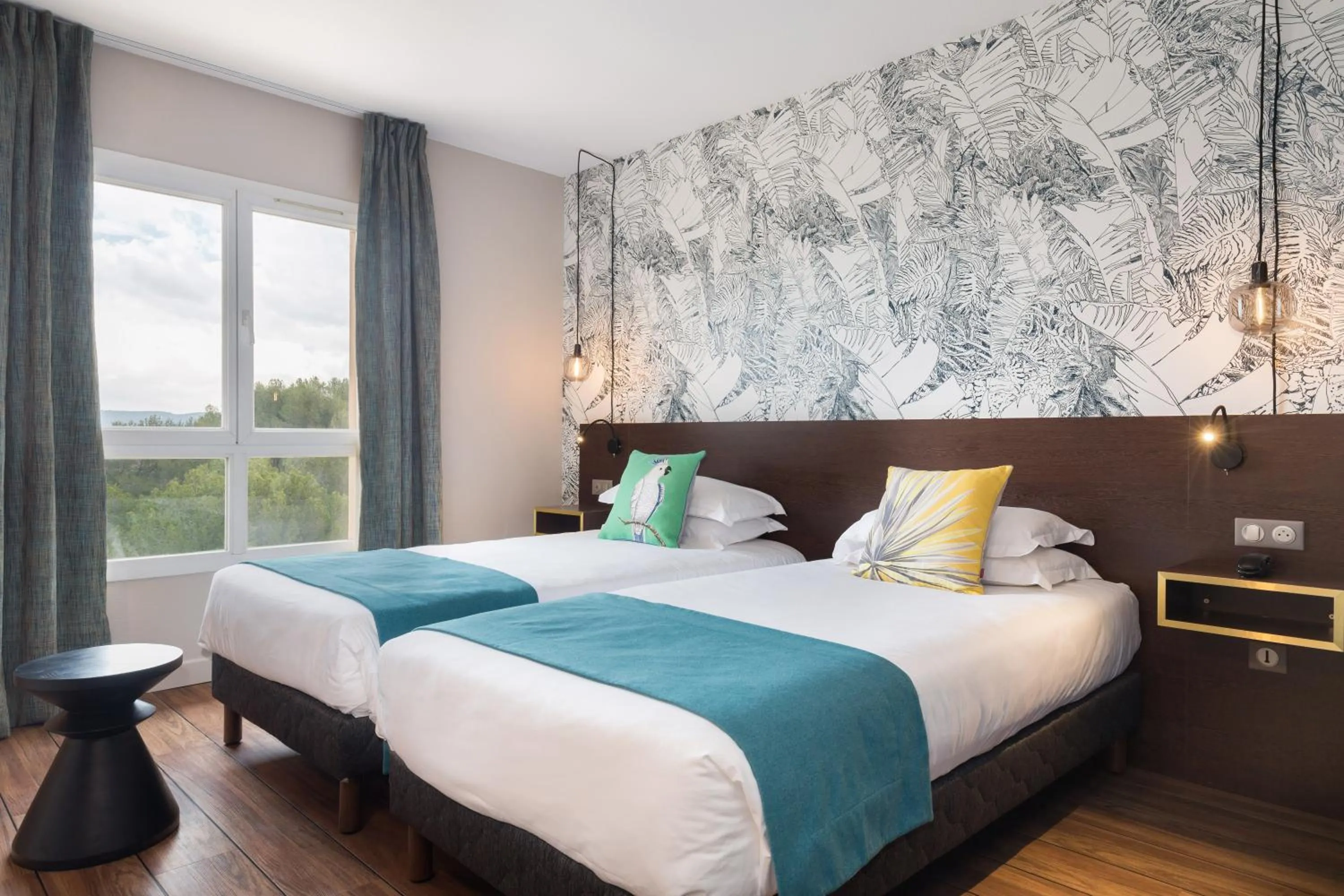 Photo of the whole room, Bed in Hôtel Birdy by Happyculture