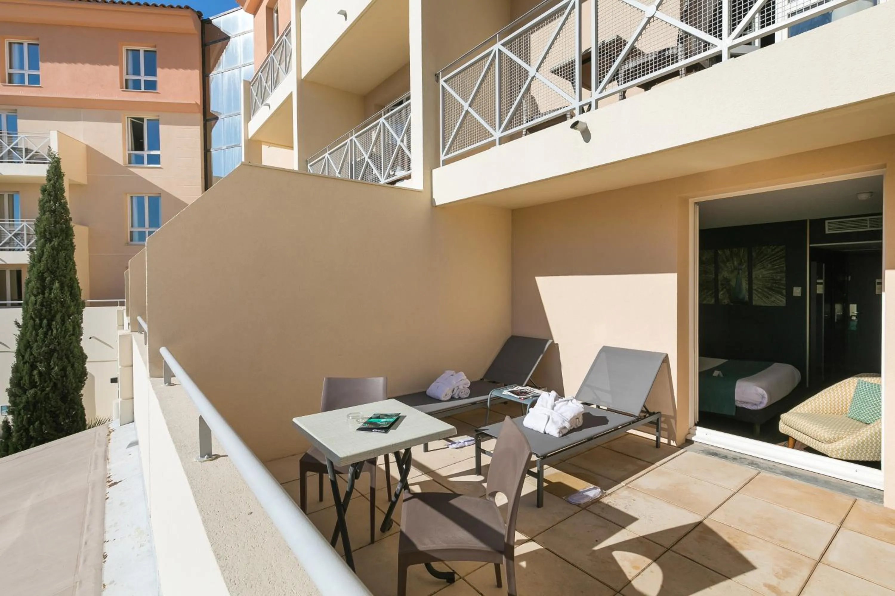 Patio in Hôtel Birdy by Happyculture