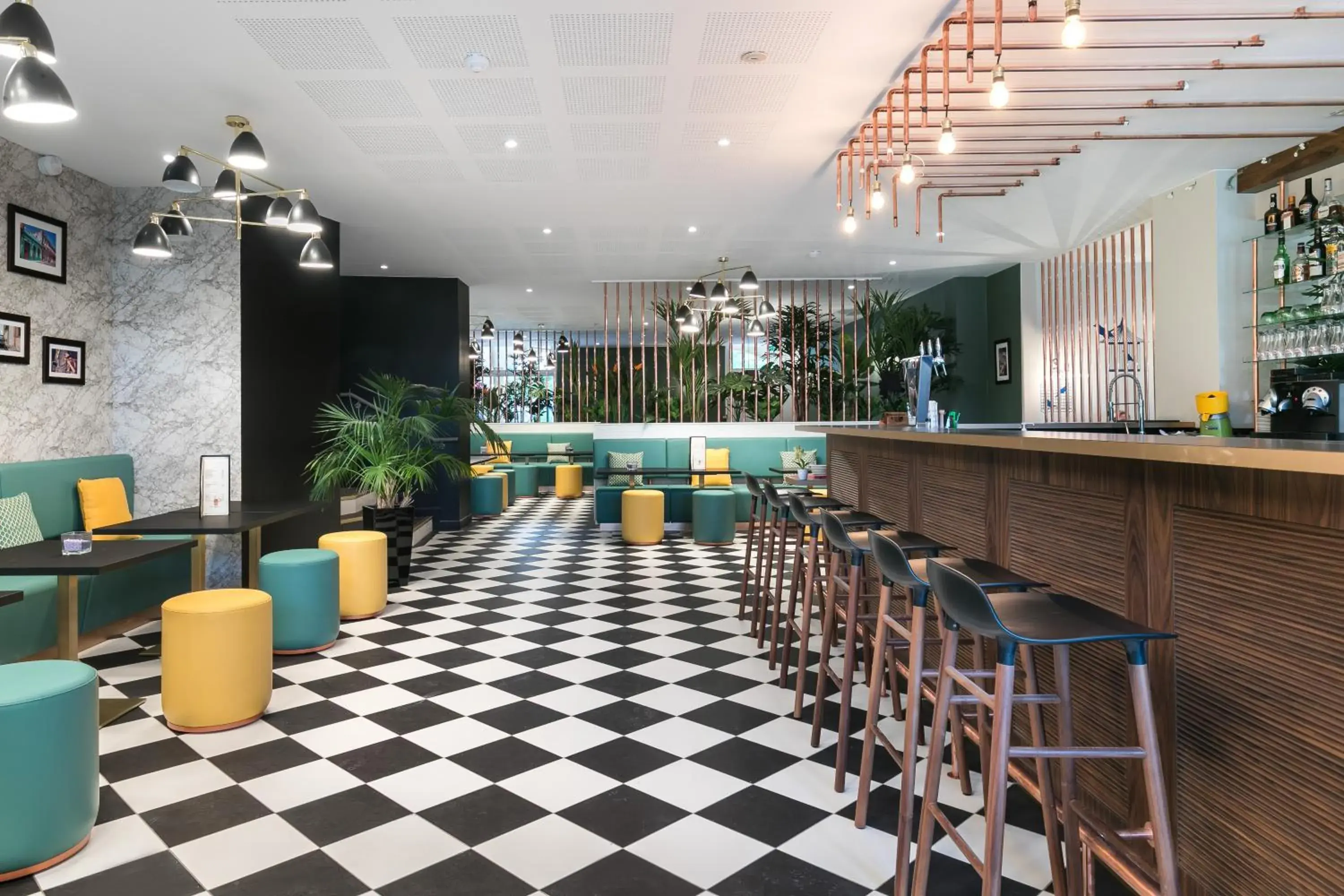 Lounge or bar in Hôtel Birdy by Happyculture Lounge or bar in Hôtel Birdy by Happyculture