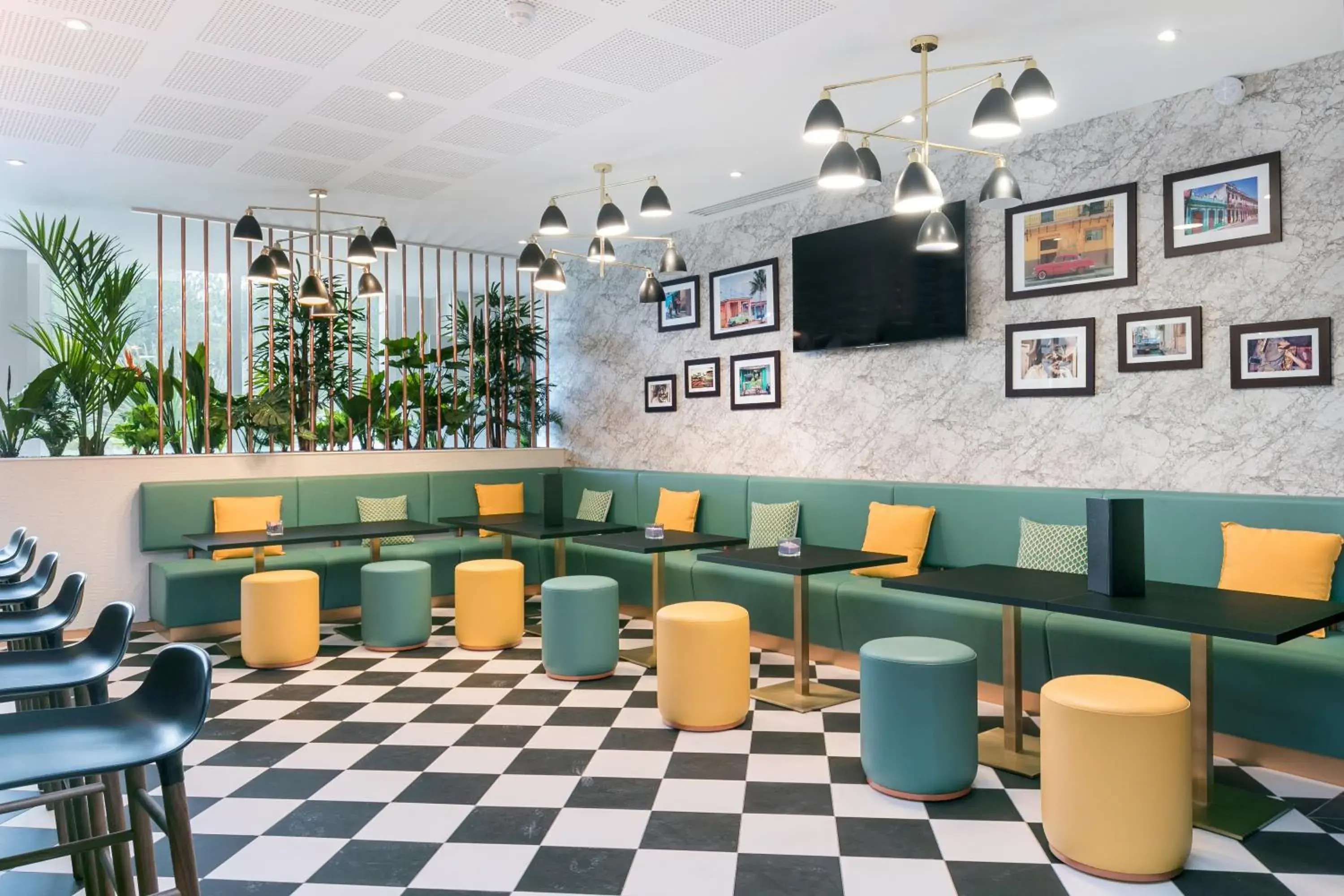 Restaurant/places to eat in Hôtel Birdy by Happyculture Restaurant/places to eat in Hôtel Birdy by Happyculture