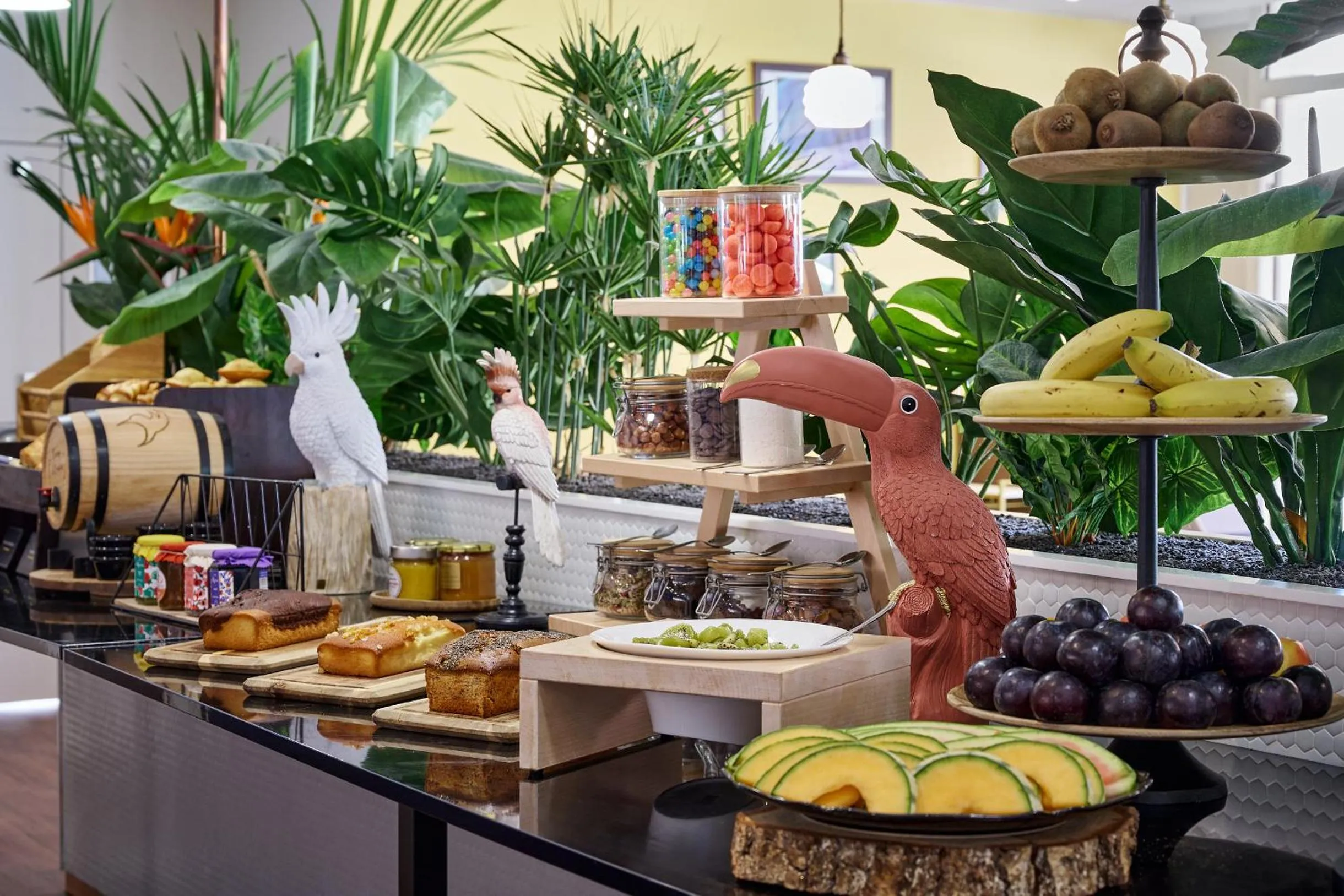 Buffet breakfast in Hôtel Birdy by Happyculture