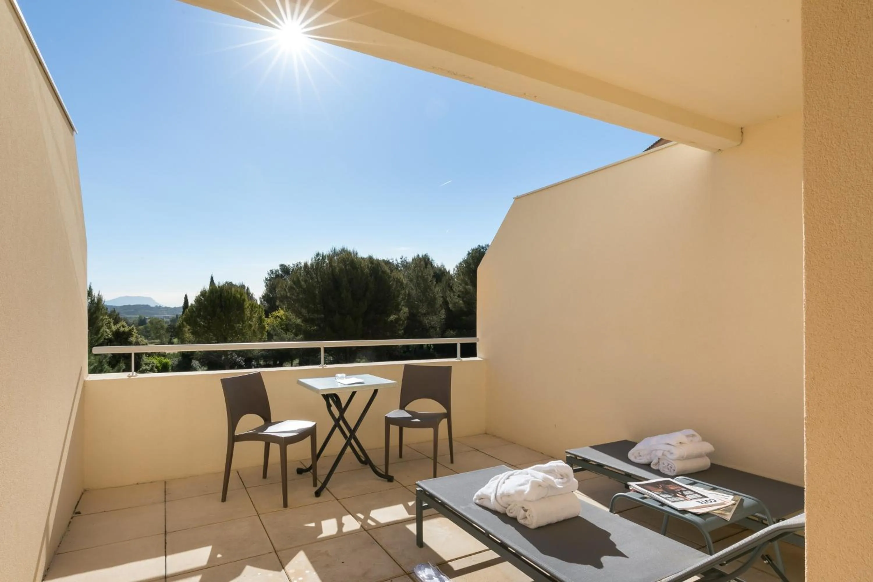 Patio in Hôtel Birdy by Happyculture