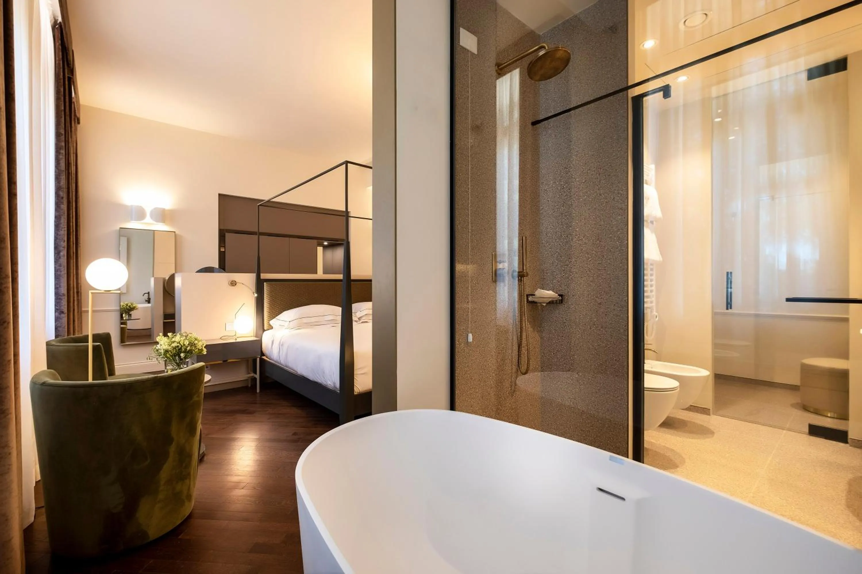 Bathroom, Bed in Hotel Villa Soligo - Small Luxury Hotels of the World