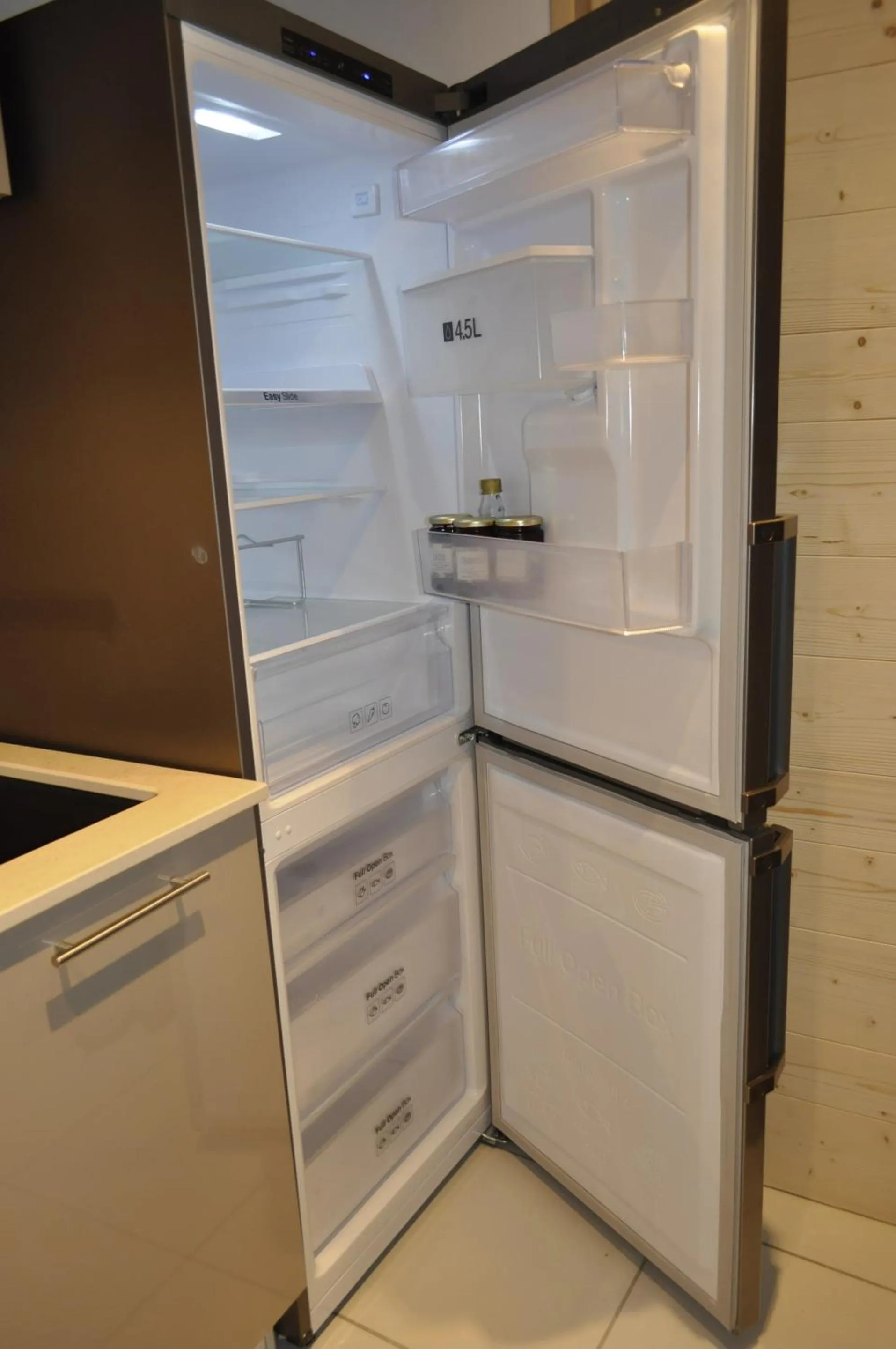 Kitchen or kitchenette in Chalet la Cachette Cyclists & Skiers