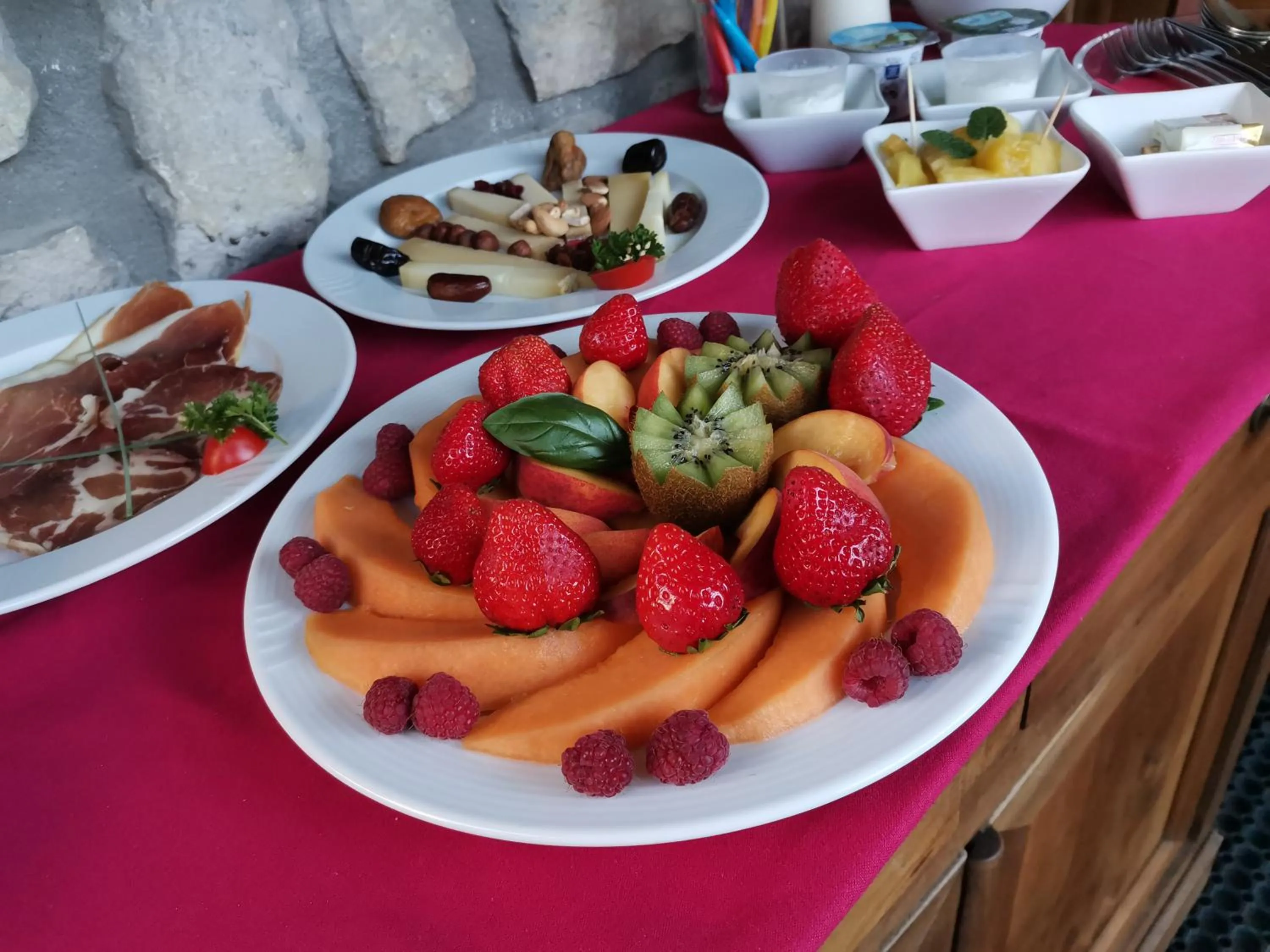 Dining area in Chalet la Cachette Cyclists & Skiers
