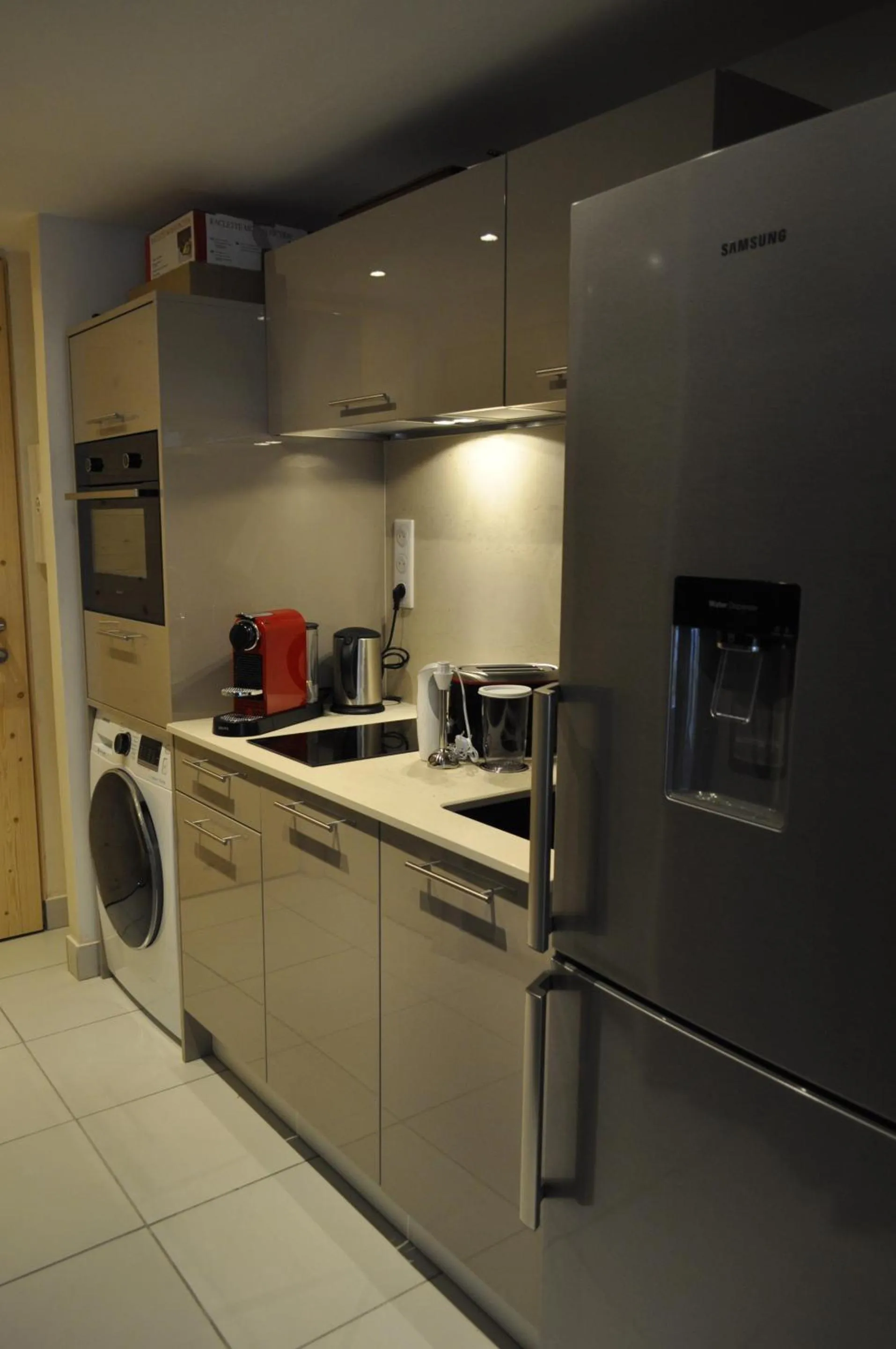 Kitchen or kitchenette in Chalet la Cachette Cyclists & Skiers