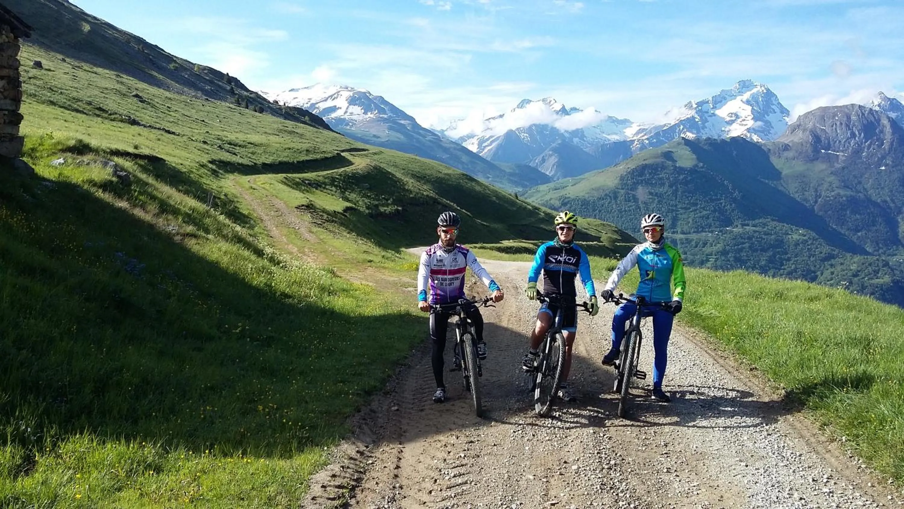 Activities in Chalet la Cachette Cyclists & Skiers