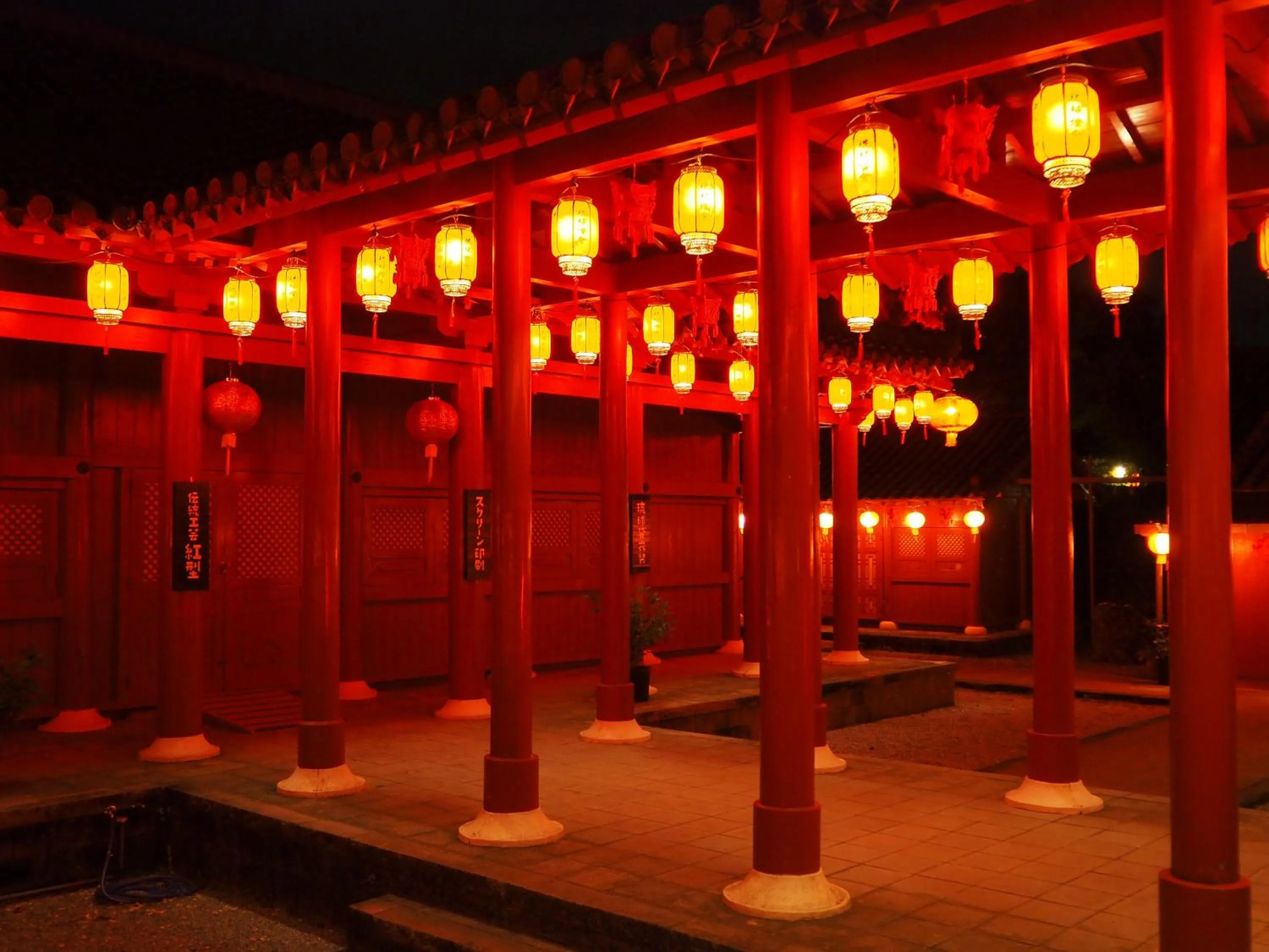 Evening entertainment in Hotel Murasakimura