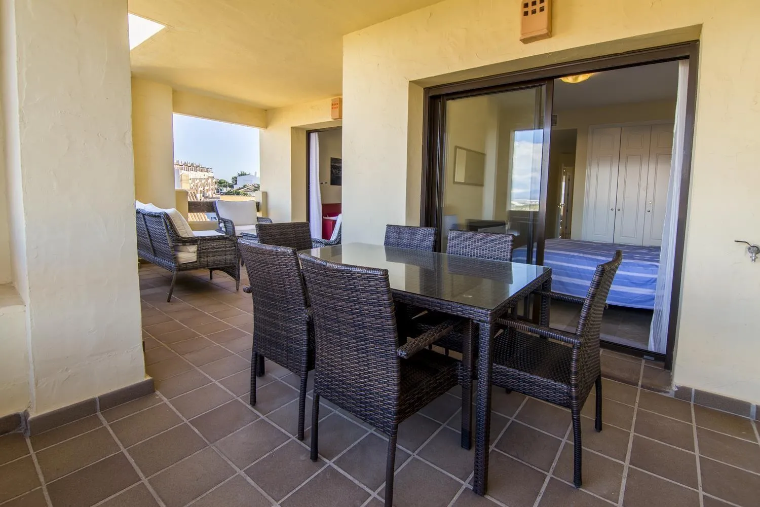 2134-Modern apt with terrace sea view