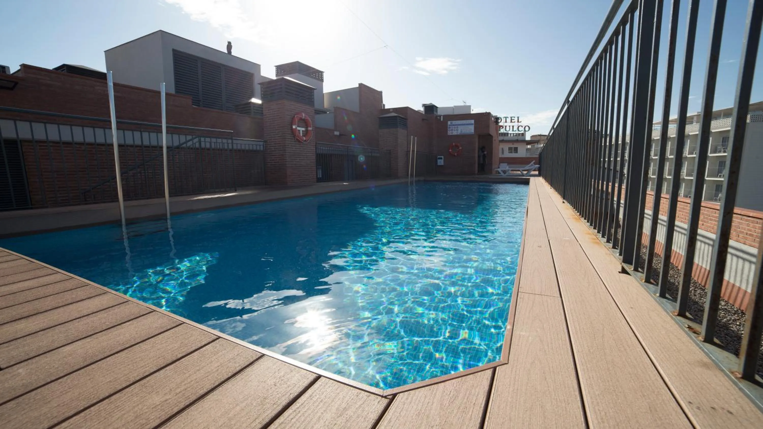 Swimming pool in Apartaments Ponent
