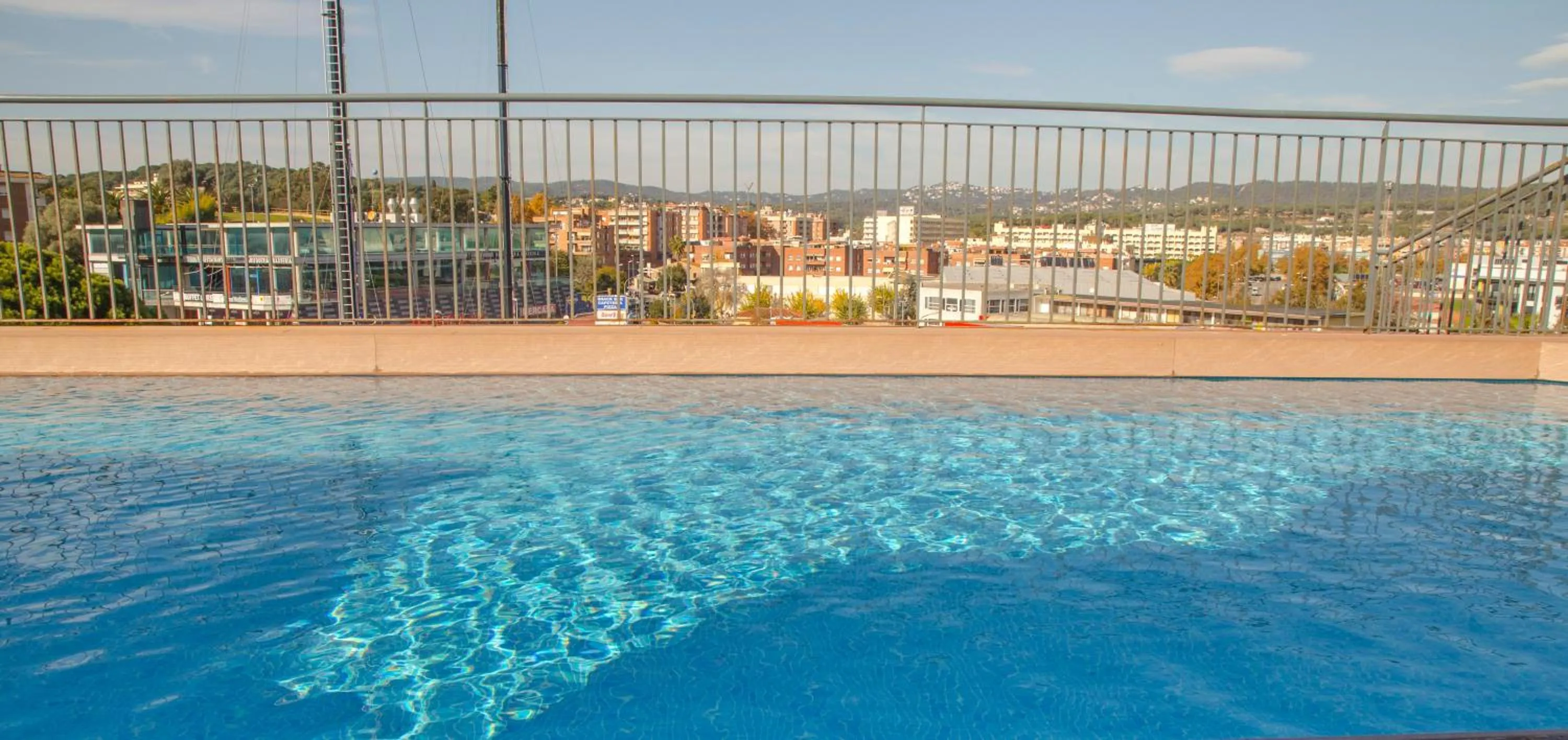 Swimming pool in Apartaments Ponent