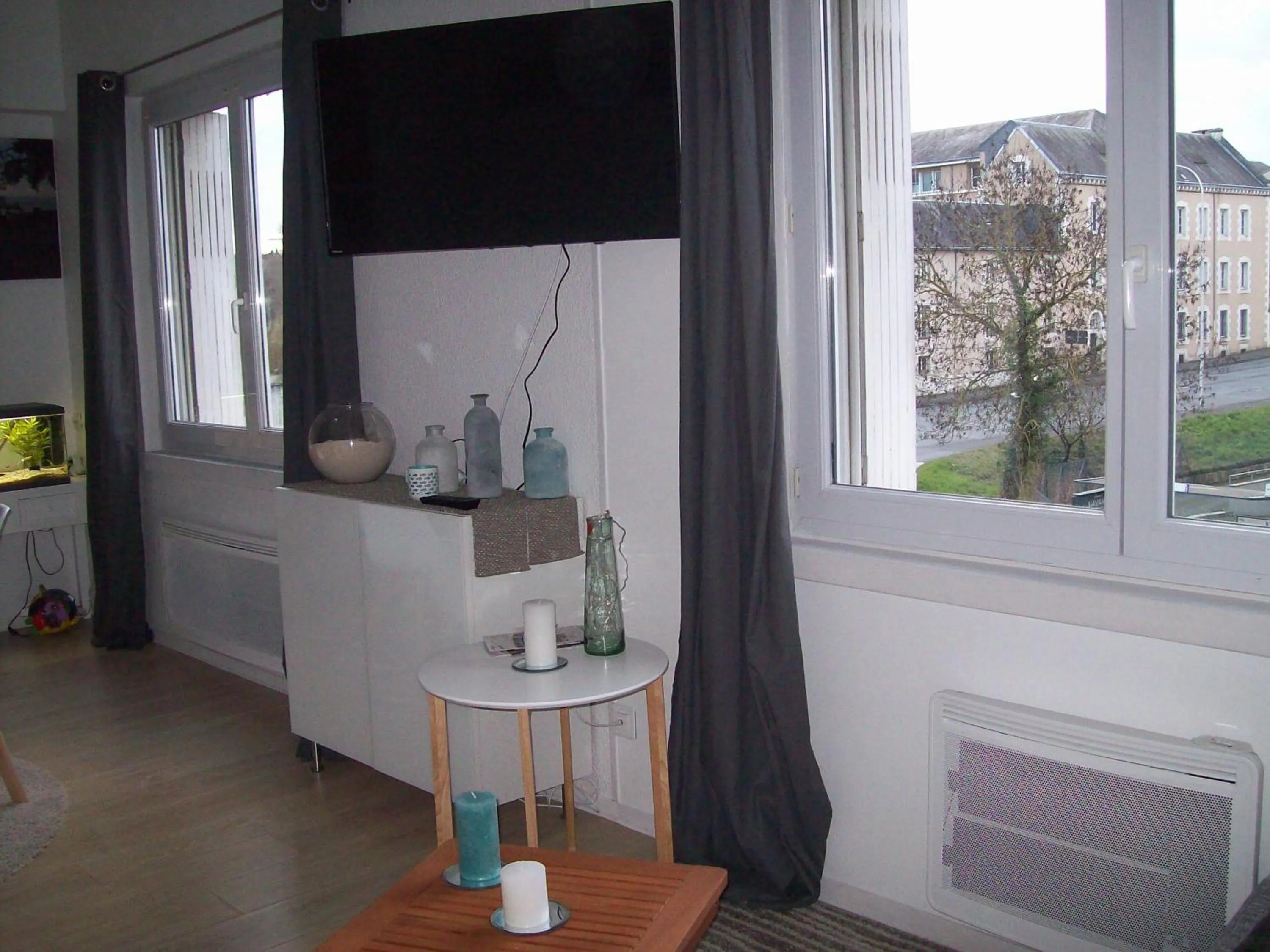 TV and multimedia in Appartements Les remparts d'Alienor