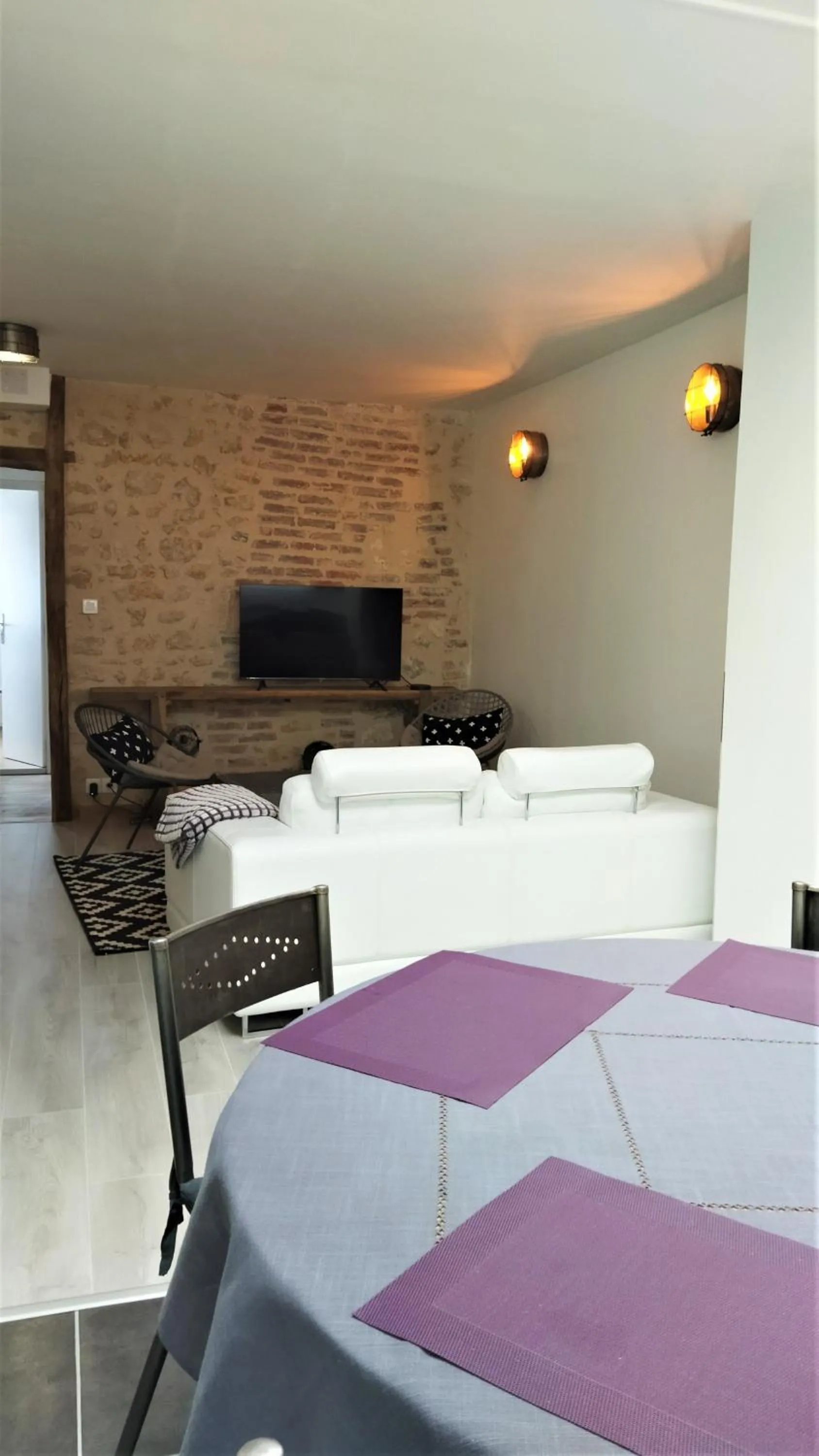 Dining area in Appartements Les remparts d'Alienor