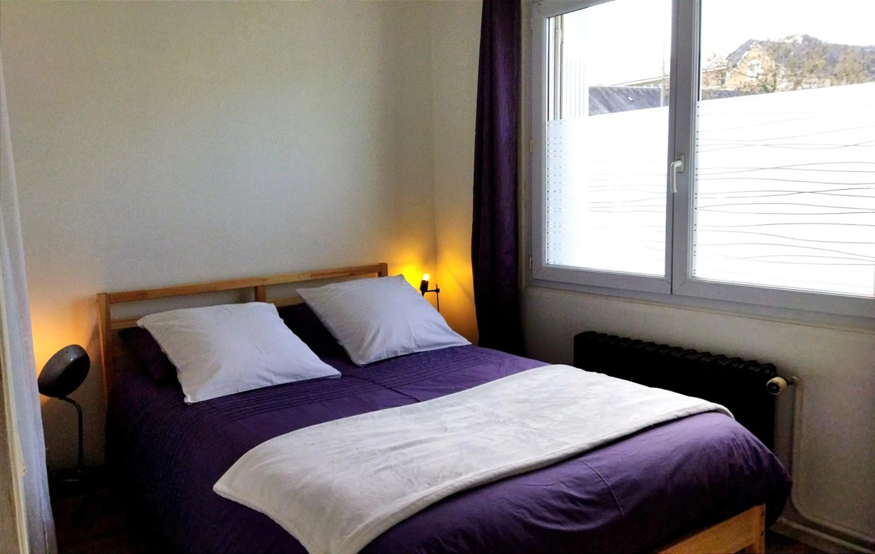Bedroom, Bed in Appartements Les remparts d'Alienor