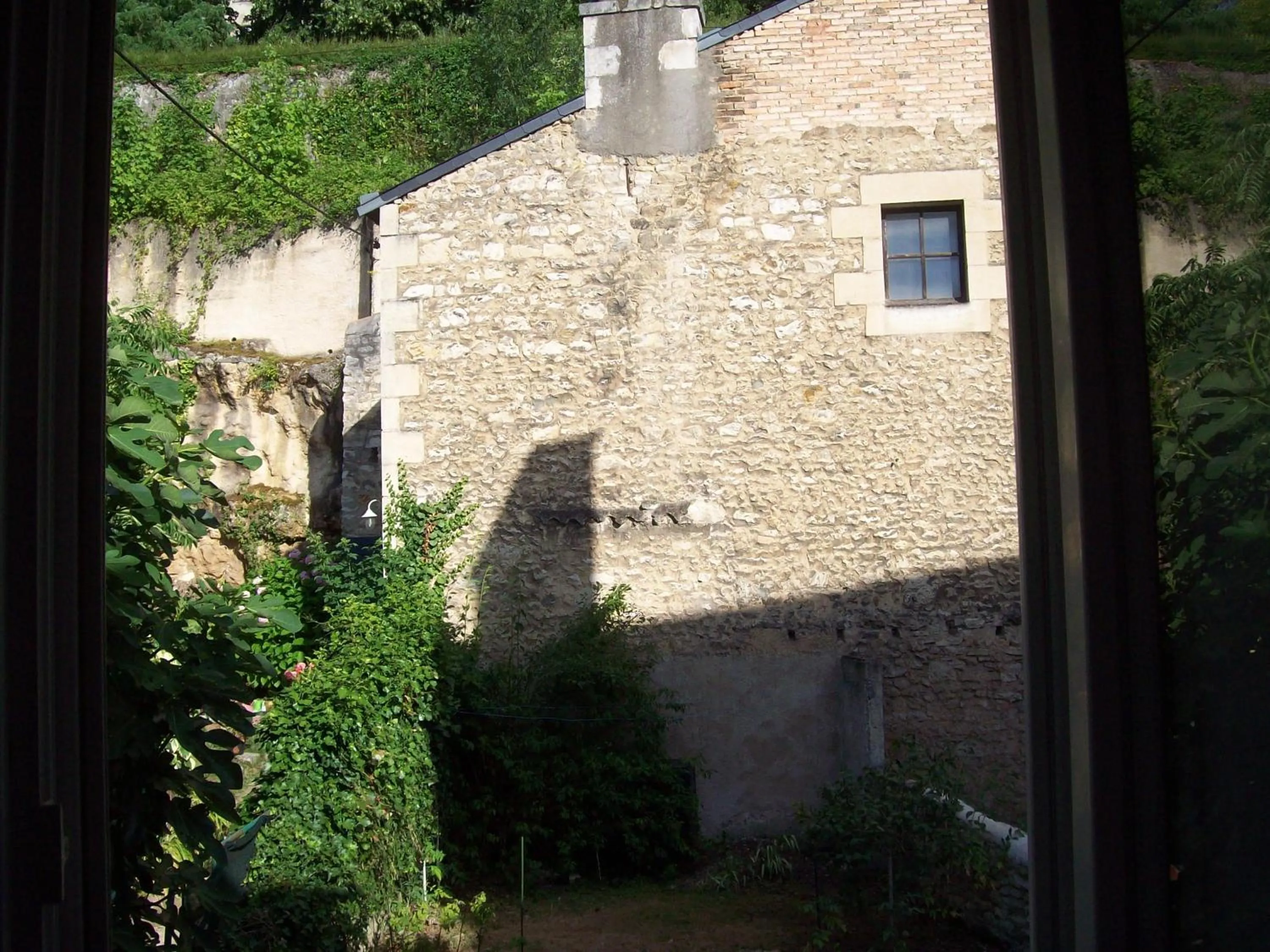 Garden view in Appartements Les remparts d'Alienor