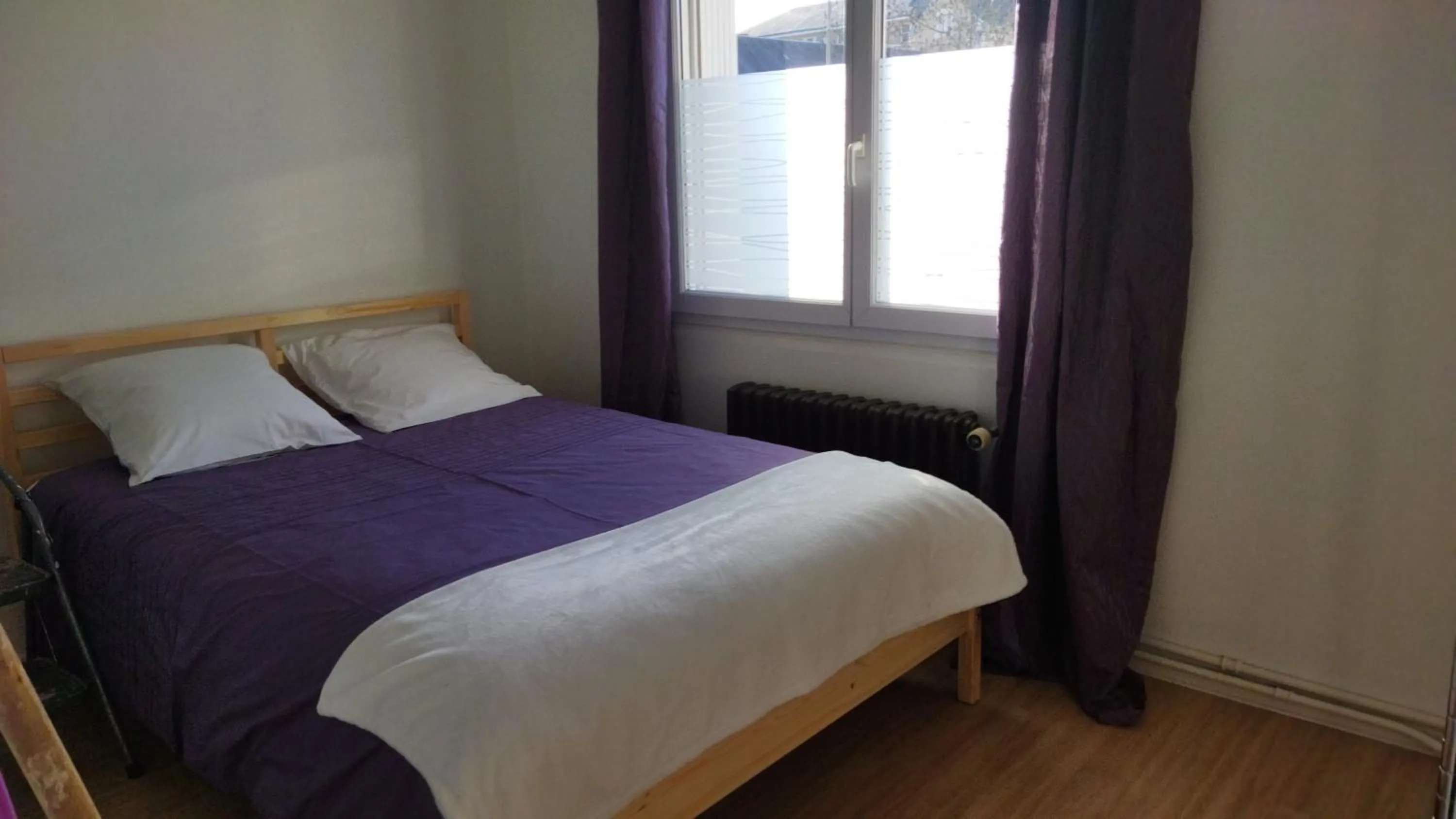 Bedroom, Bed in Appartements Les remparts d'Alienor