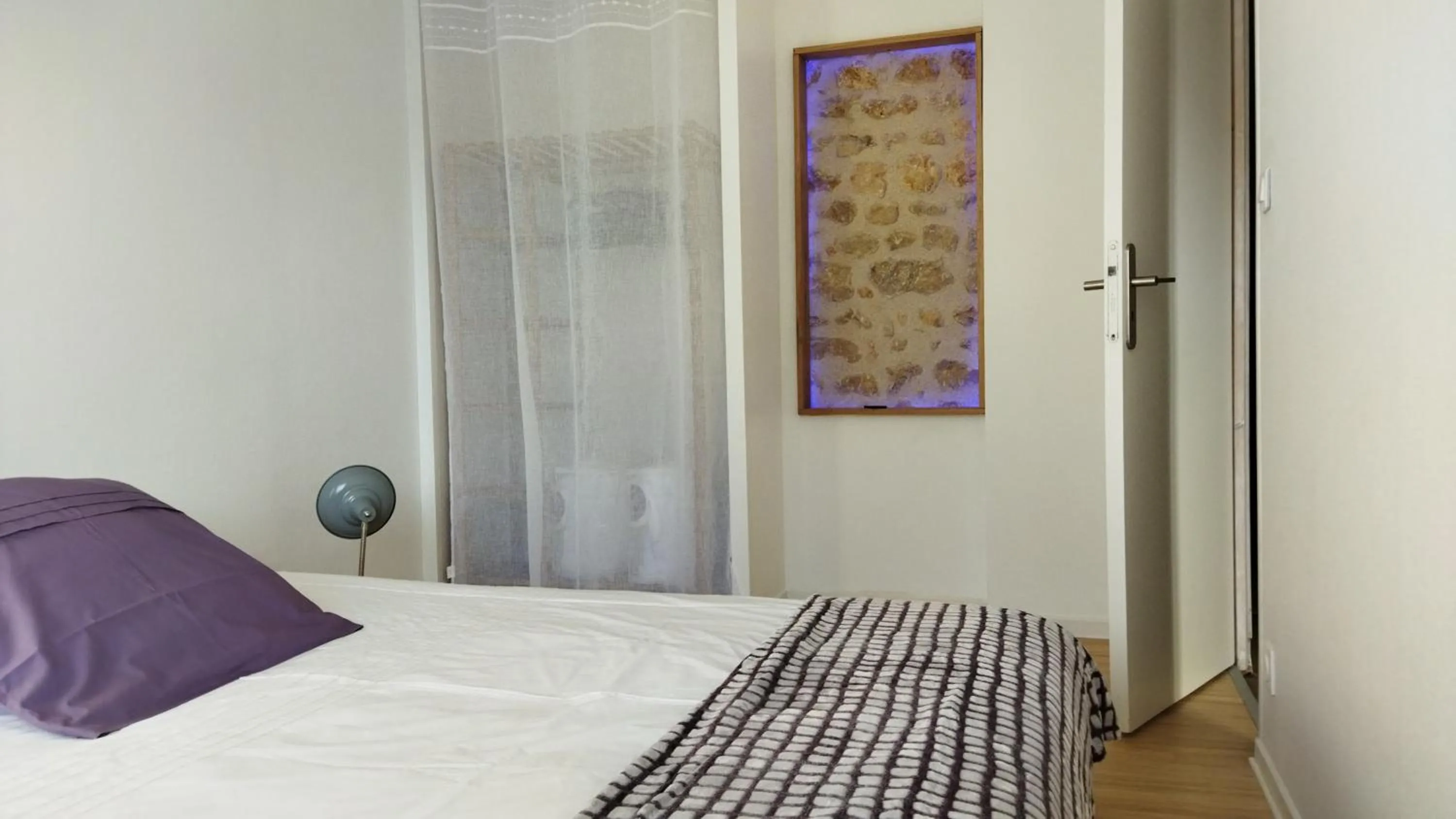 Bedroom, Bed in Appartements Les remparts d'Alienor