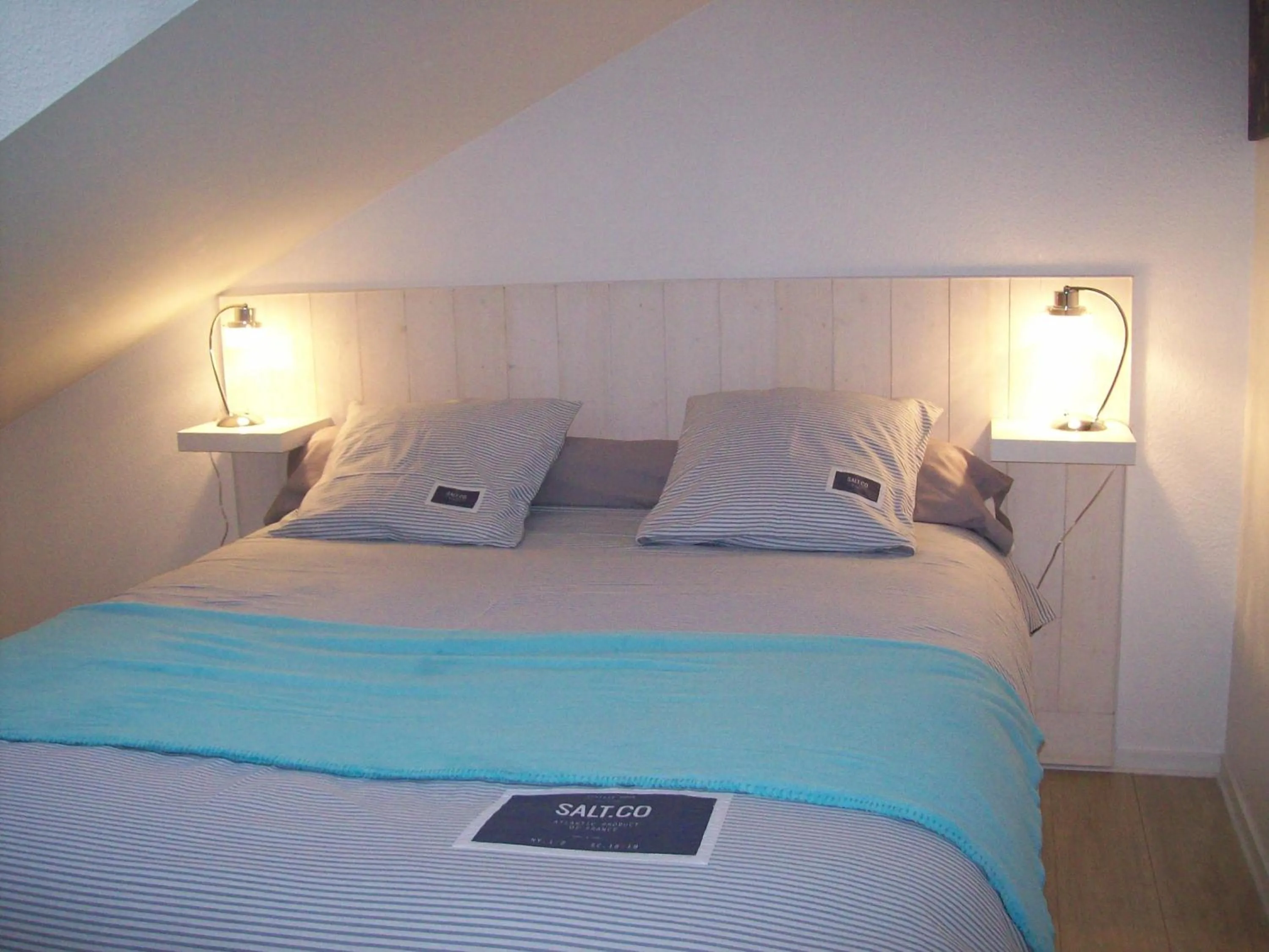 Bedroom, Bed in Appartements Les remparts d'Alienor