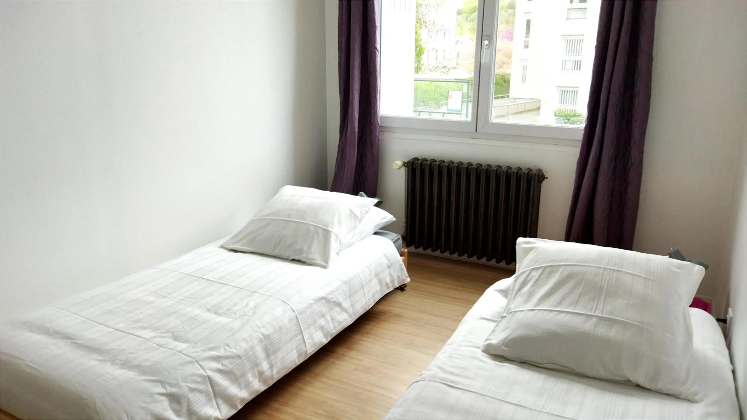 Bedroom, Bed in Appartements Les remparts d'Alienor