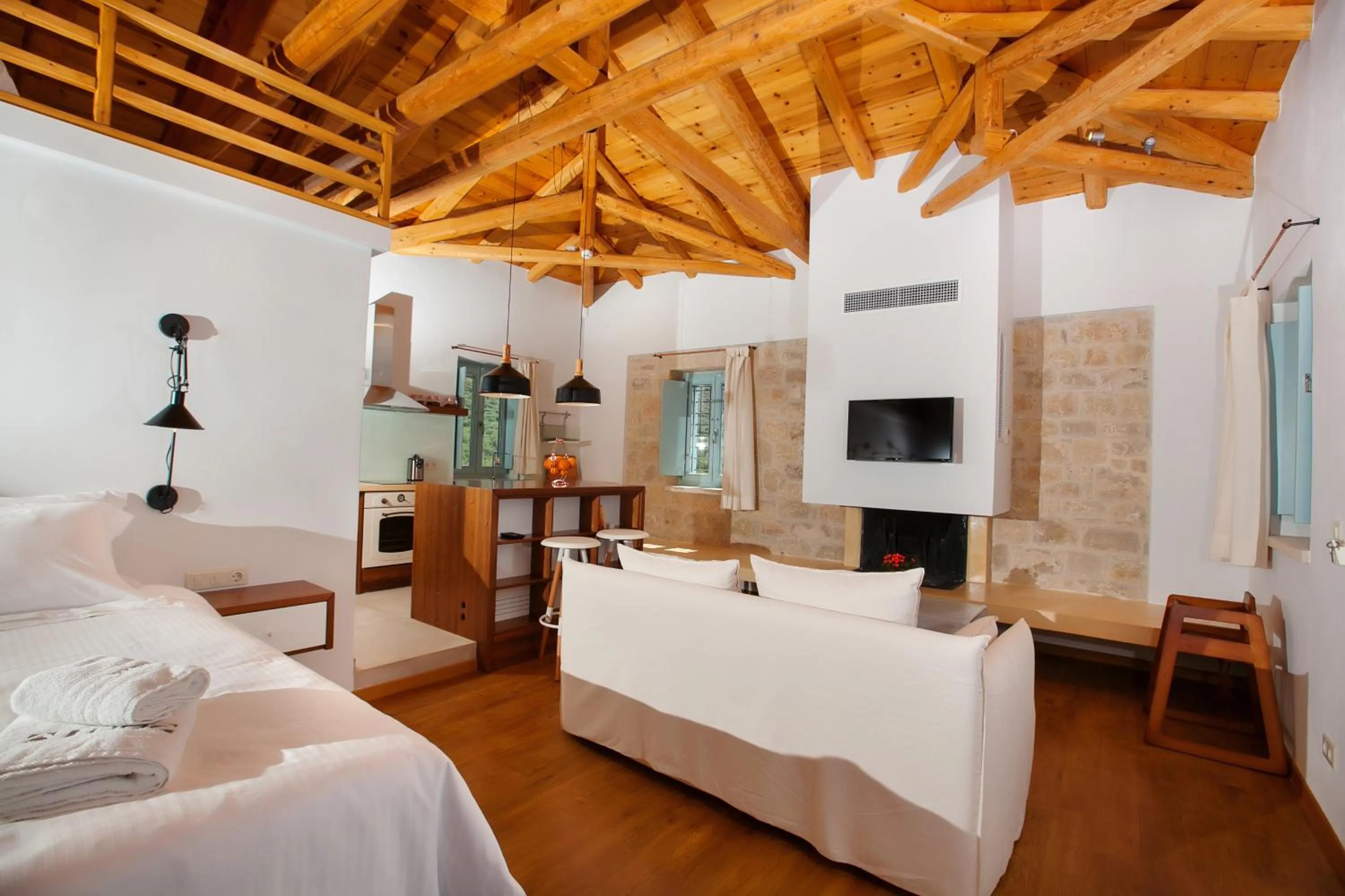 Bed in Lithos Guesthouse Kardamili
