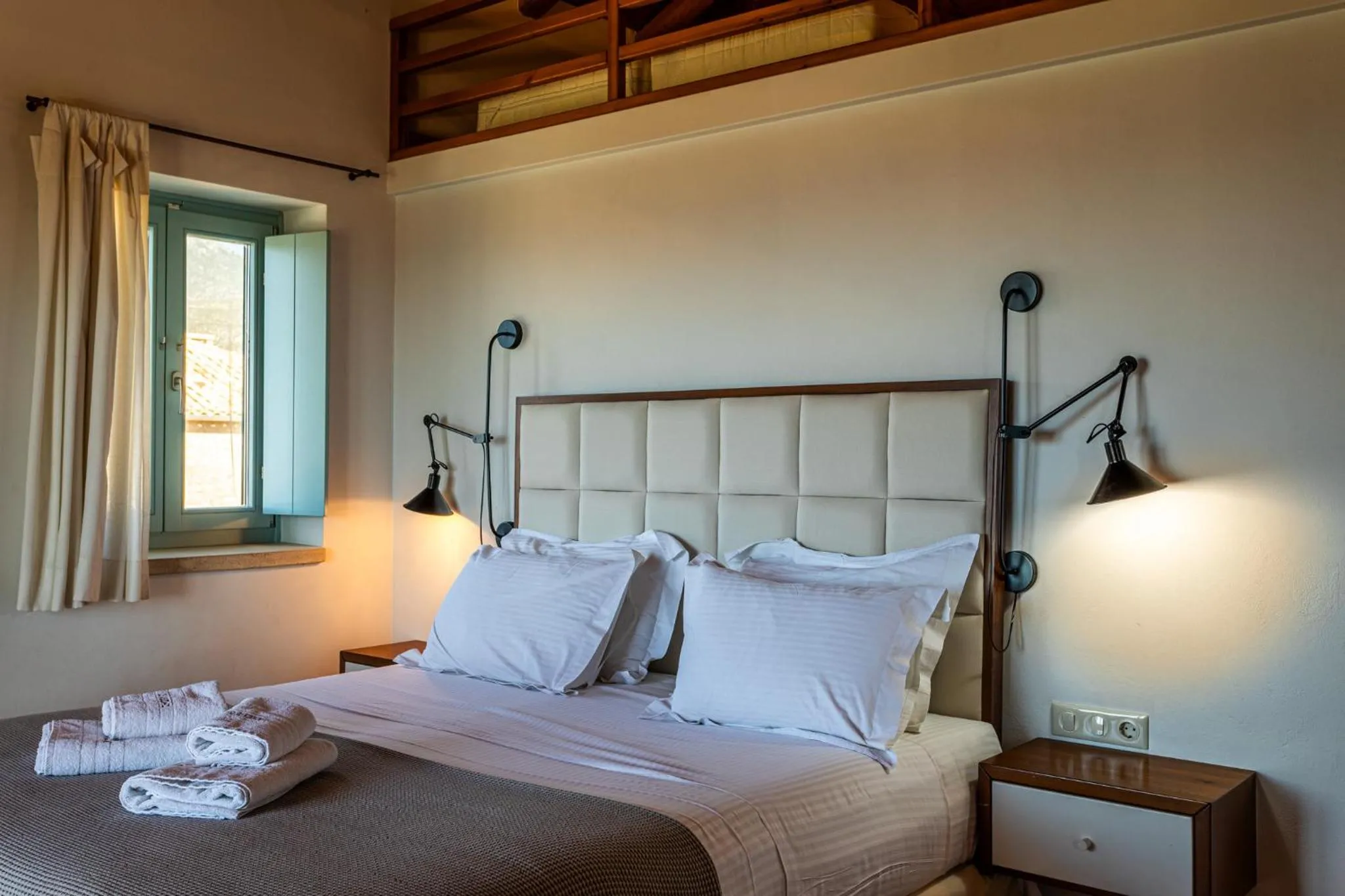 Bed in Lithos Guesthouse Kardamili
