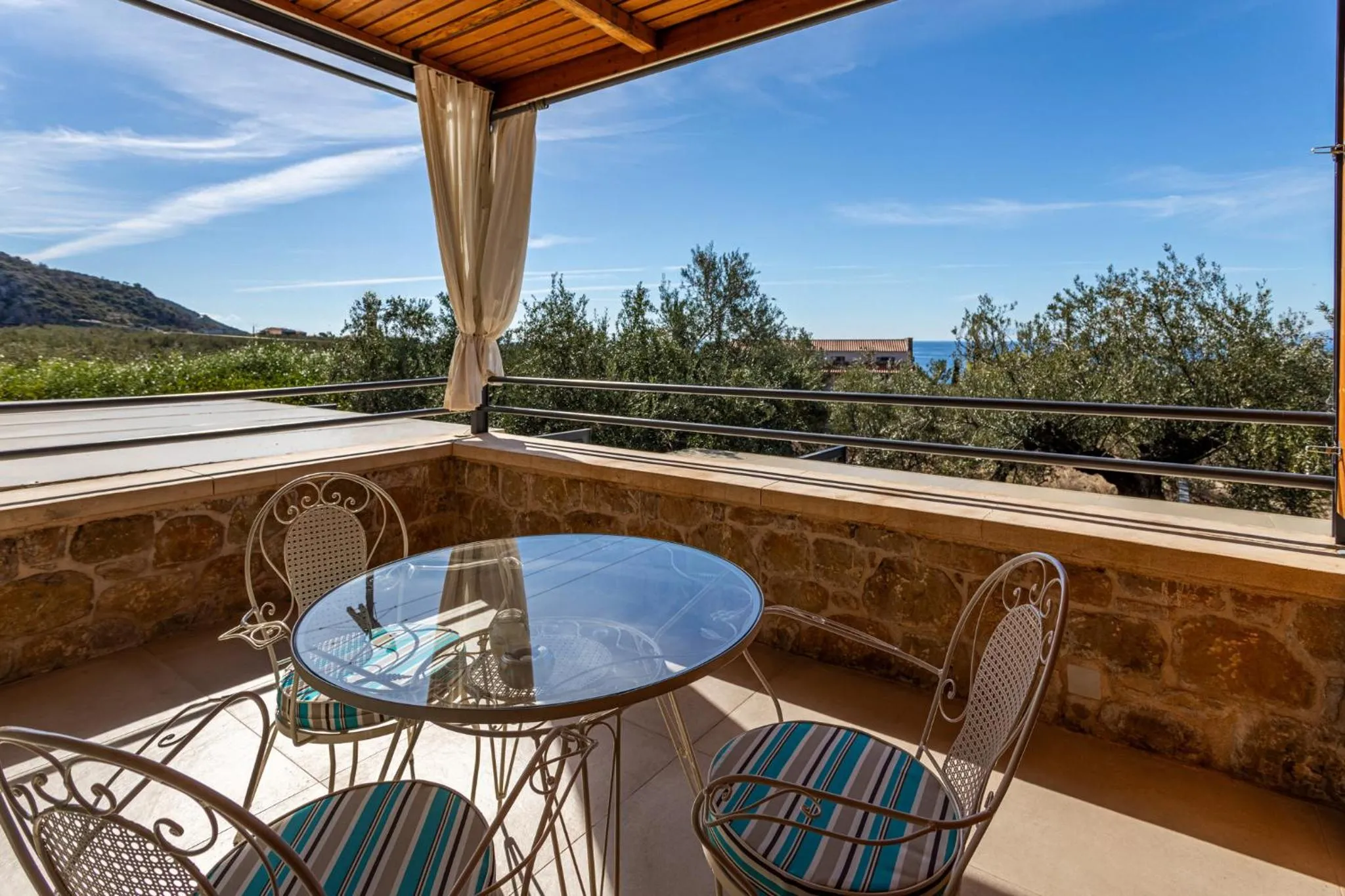 Balcony/Terrace in Lithos Guesthouse Kardamili