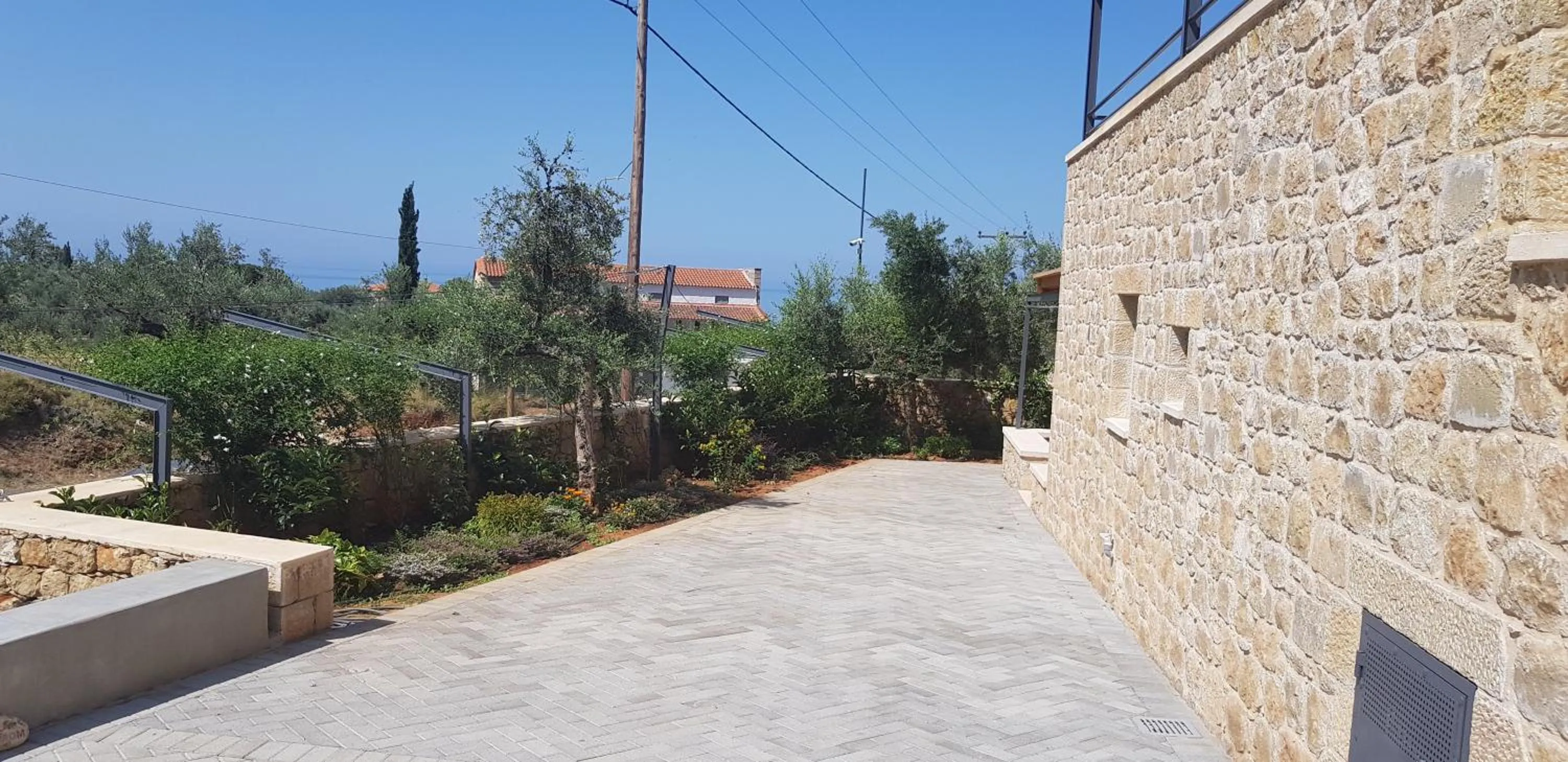 Patio in Lithos Guesthouse Kardamili