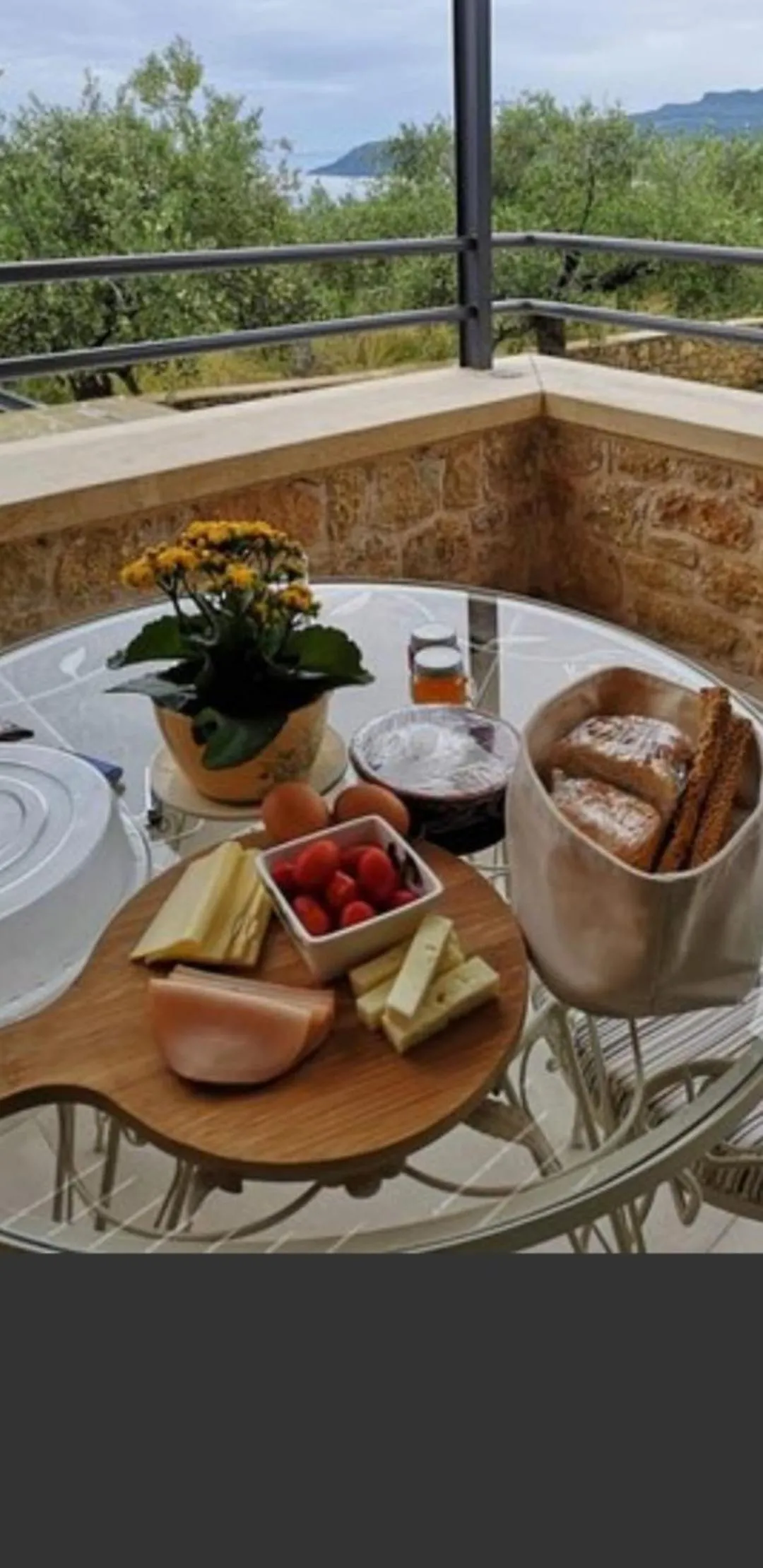 Breakfast in Lithos Guesthouse Kardamili