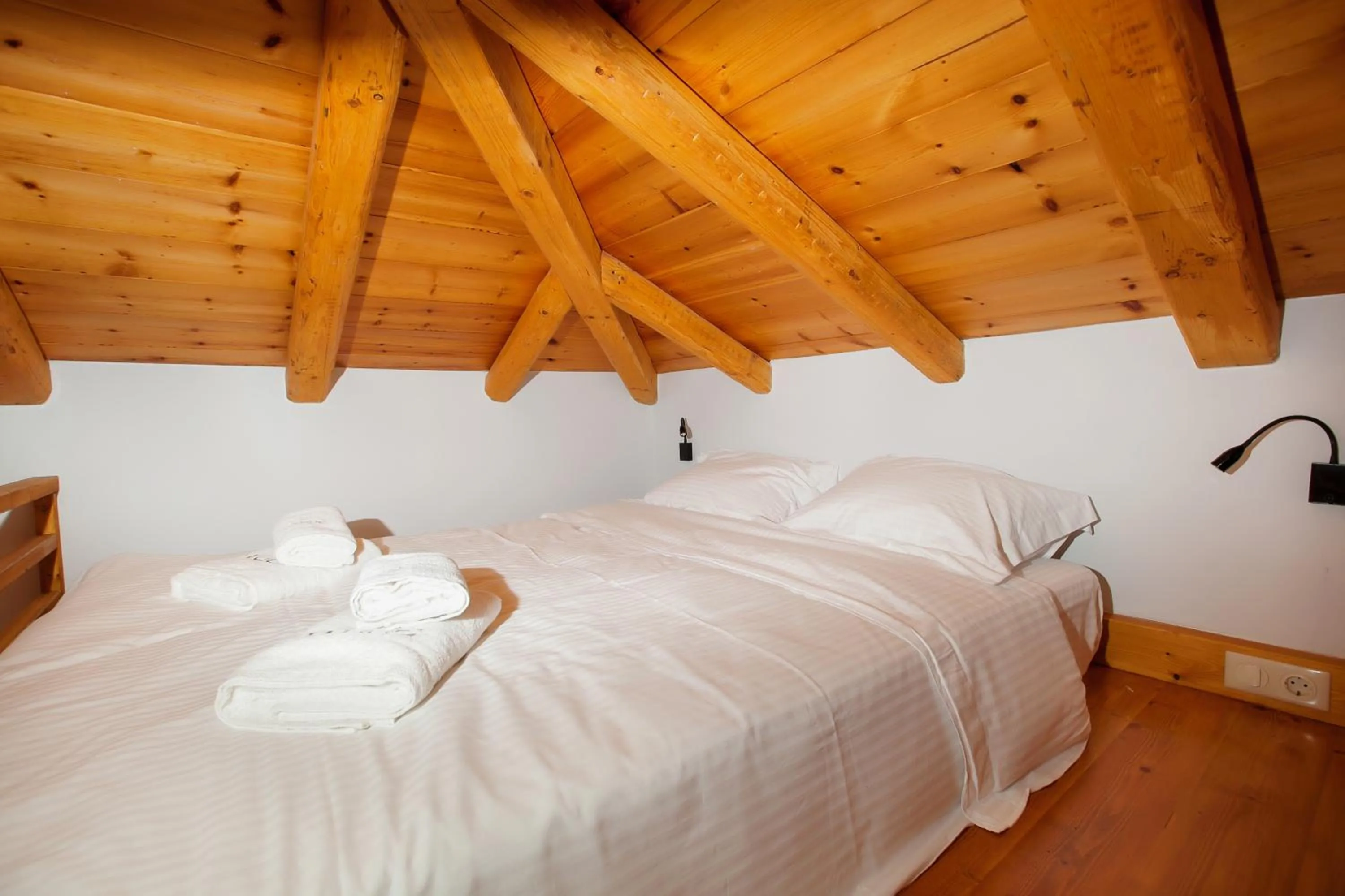 Bed in Lithos Guesthouse Kardamili