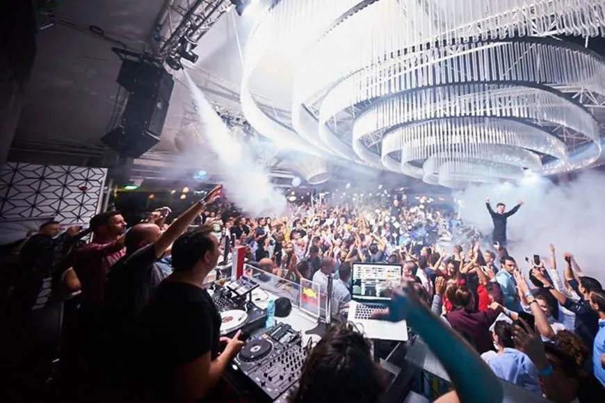 Nightclub / DJ in Voyage Residence