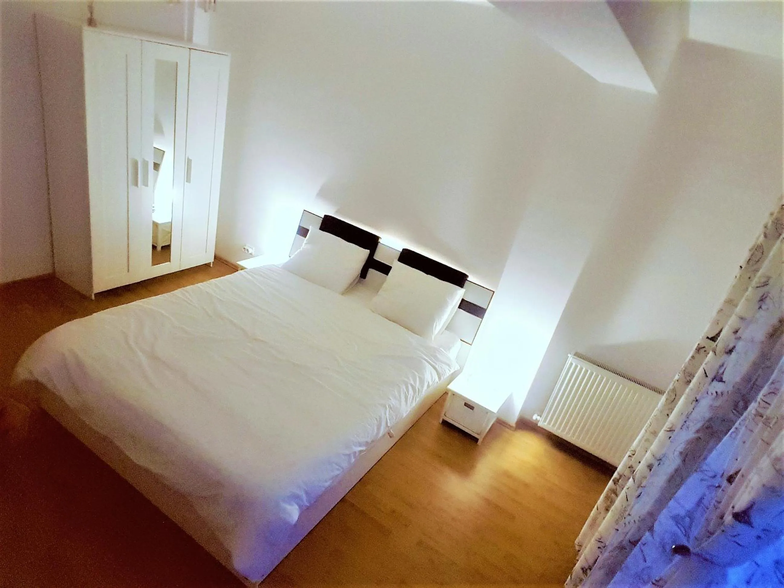 Seating area, Bed in Voyage Residence