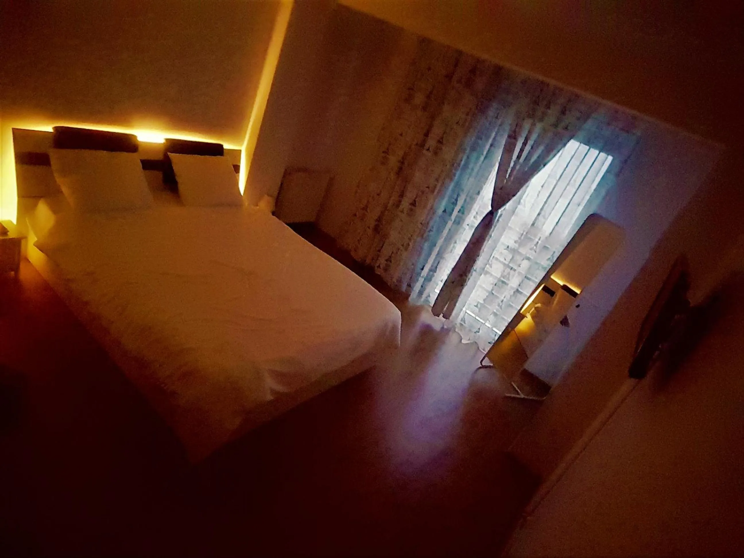 Seating area, Bed in Voyage Residence