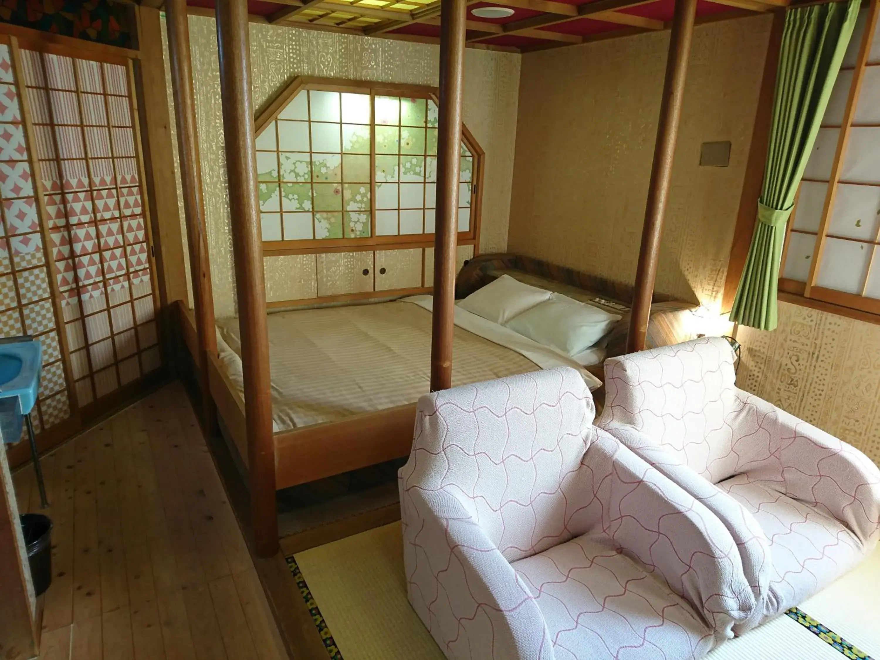 Photo of the whole room, Bunk Bed in Hotel Unicorn