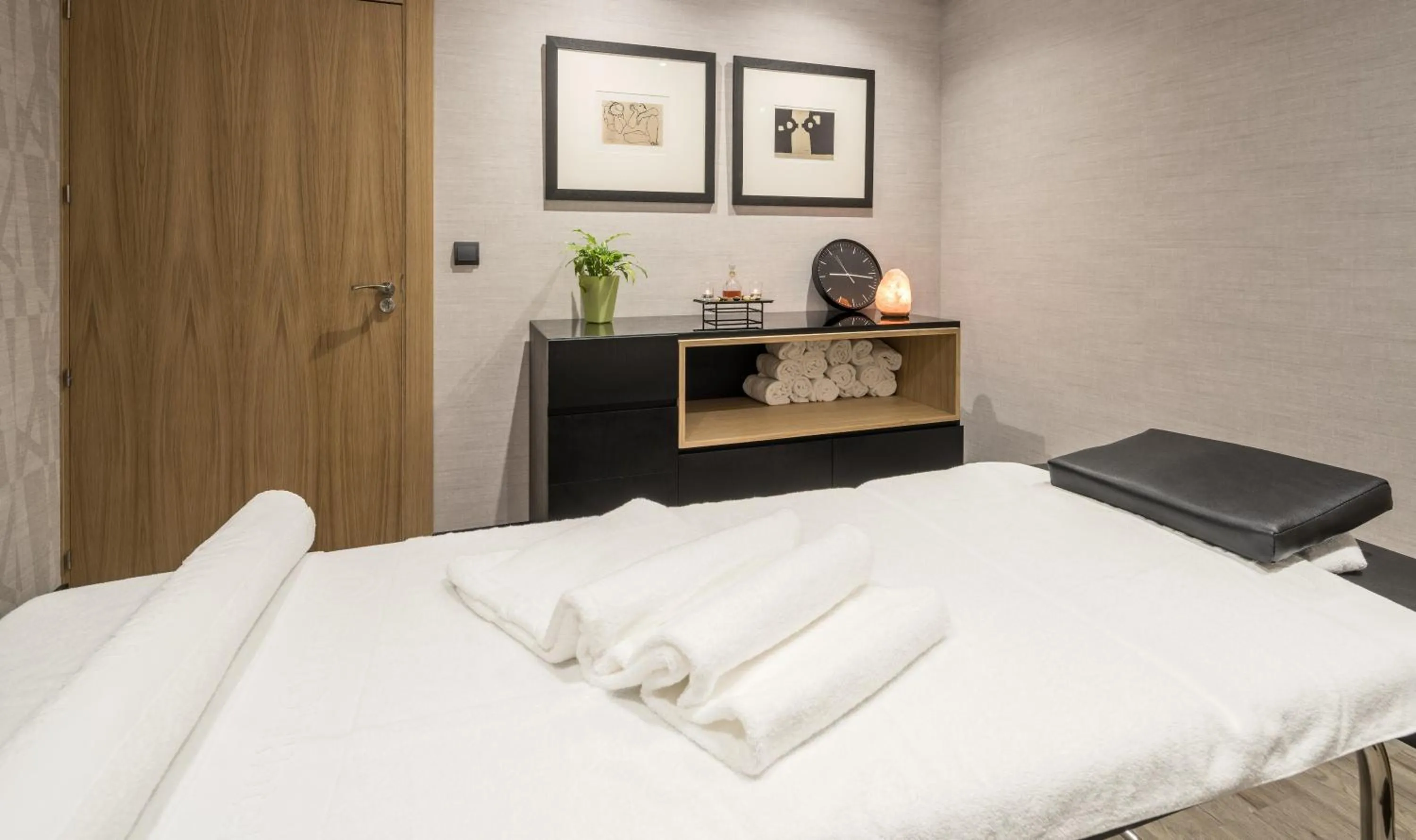 Massage, Bed in Ilunion Málaga