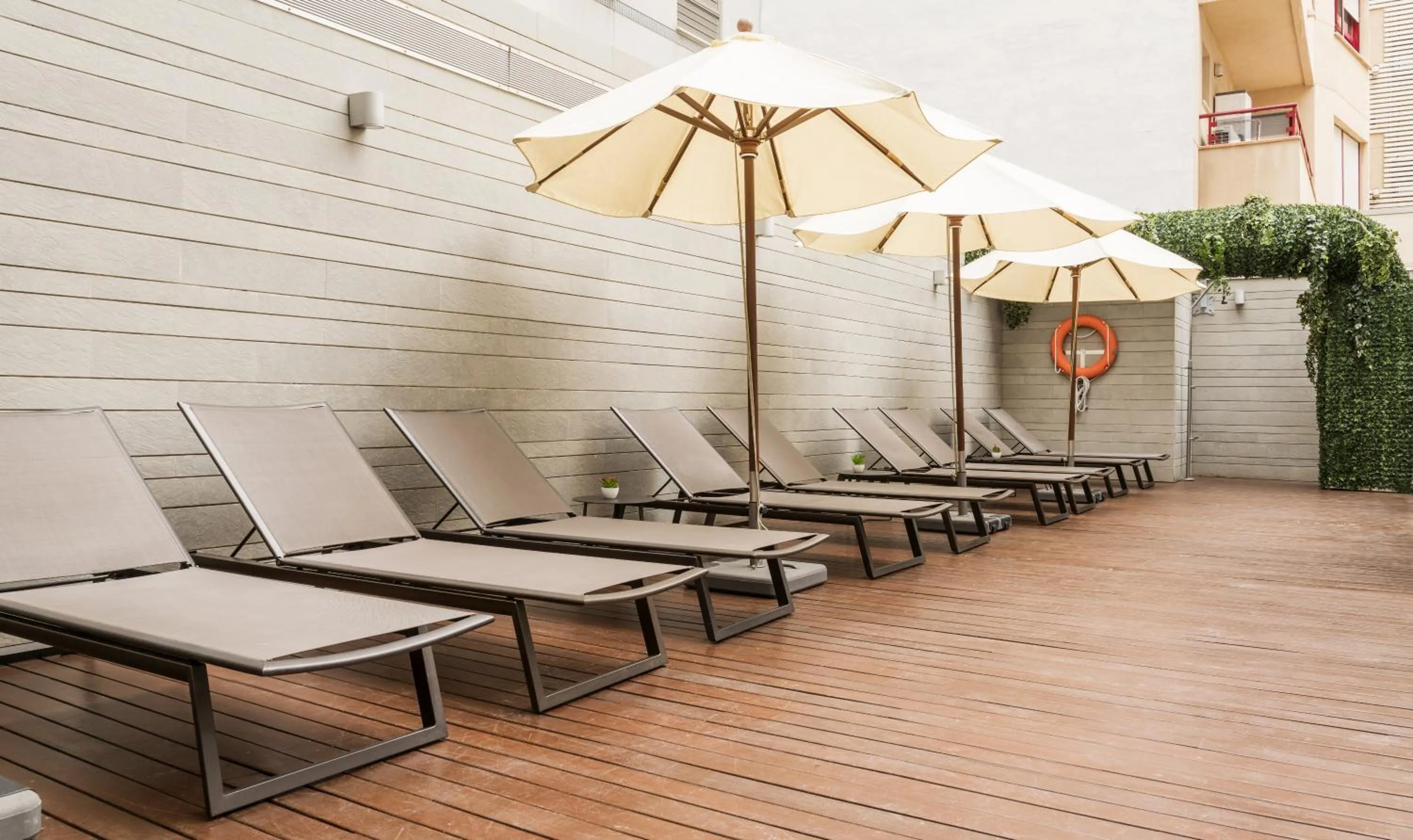 Swimming pool in Ilunion Málaga