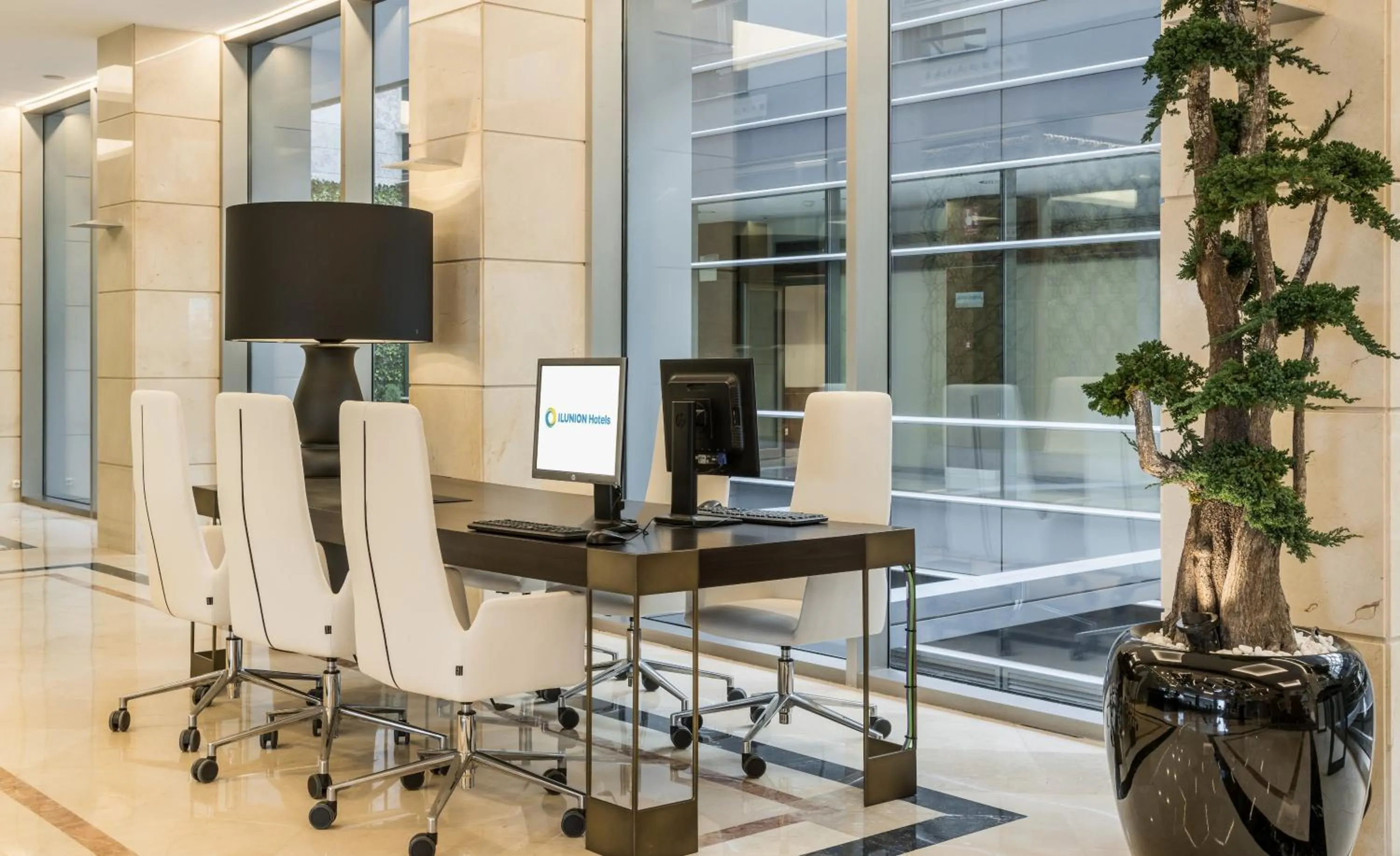 Lobby or reception in Ilunion Málaga