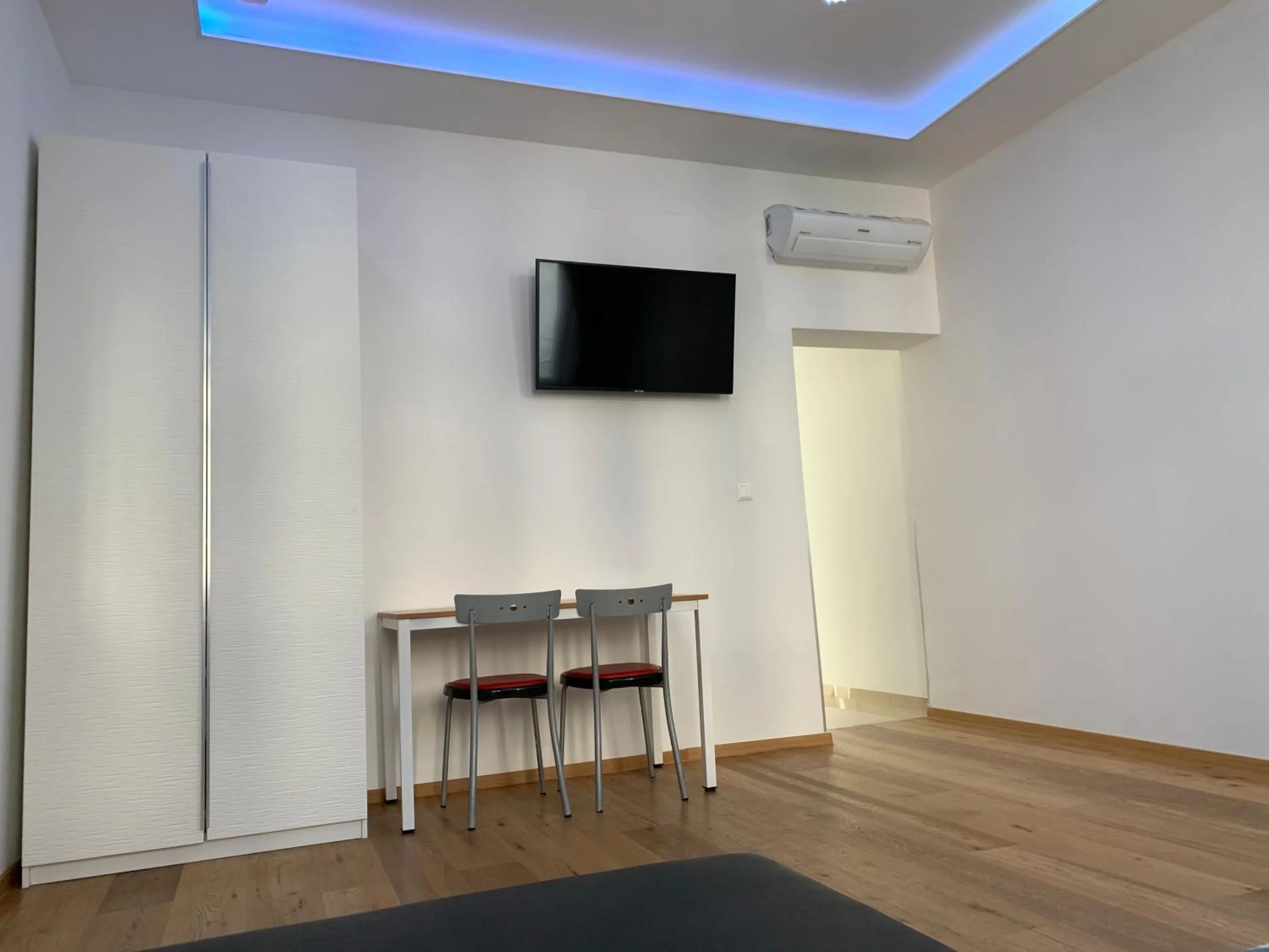 TV and multimedia in Colony Apartments