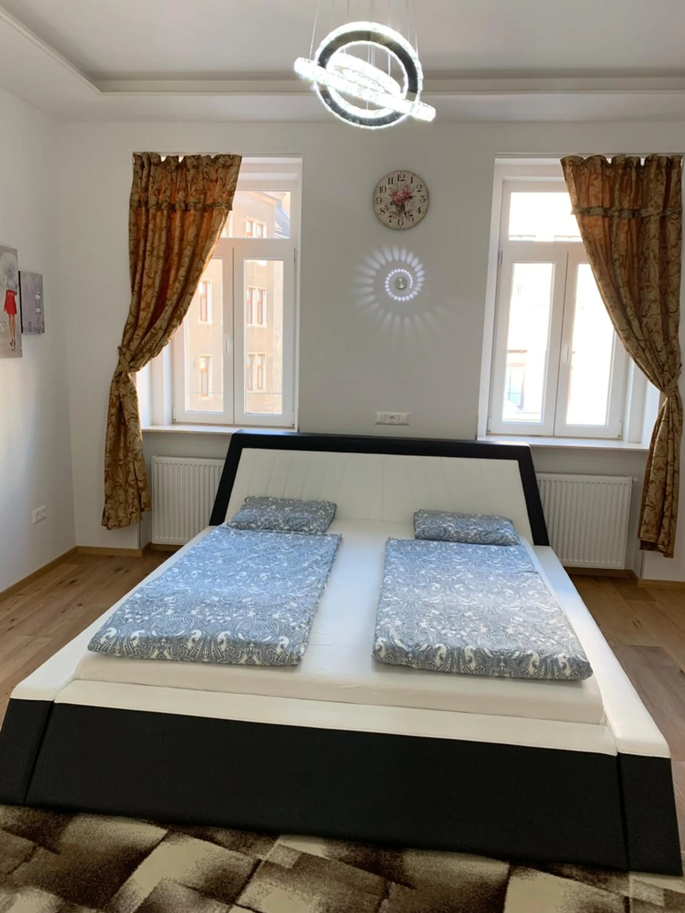 Bed in Colony Apartments