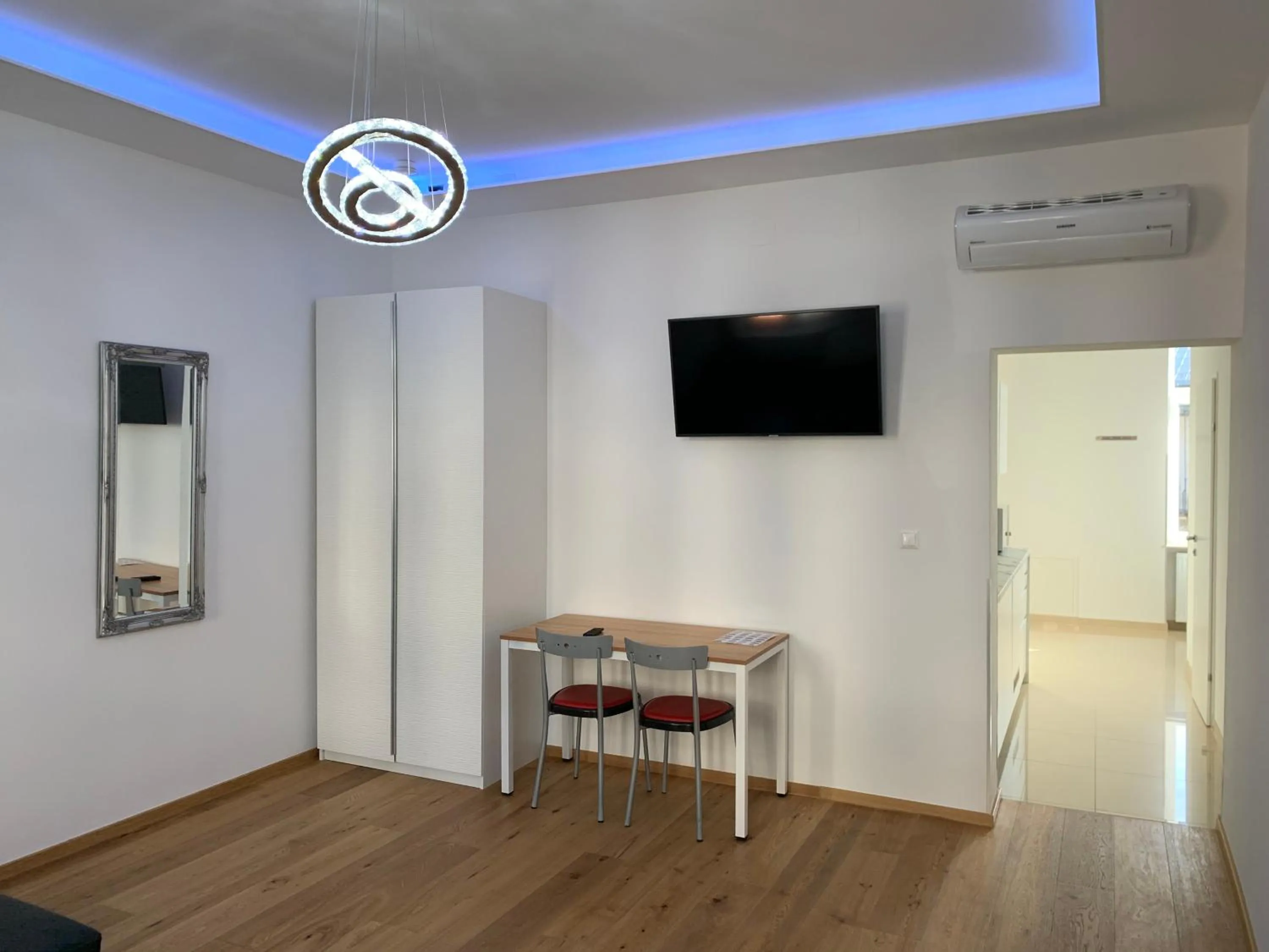 TV and multimedia in Colony Apartments