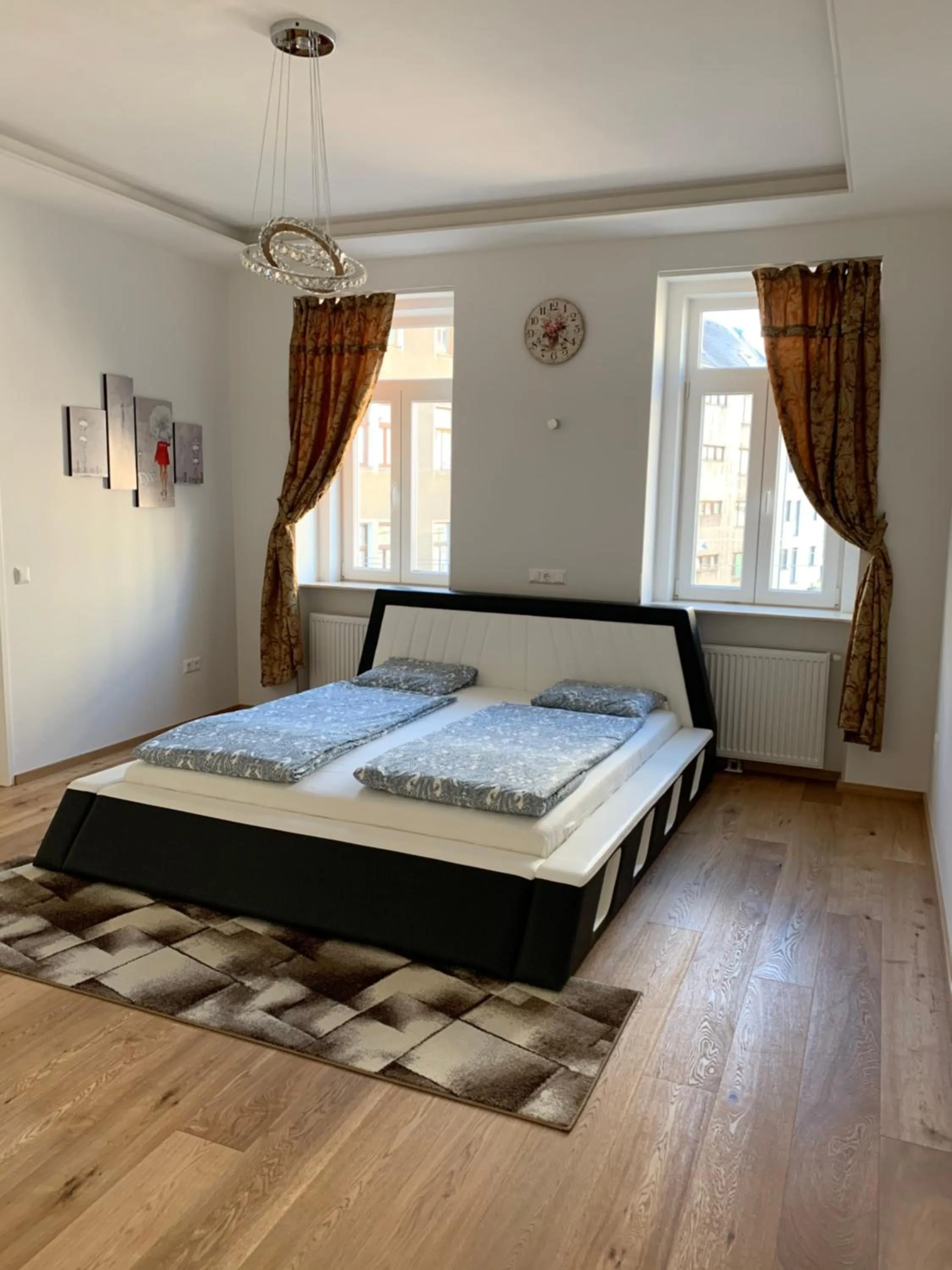 Bed in Colony Apartments