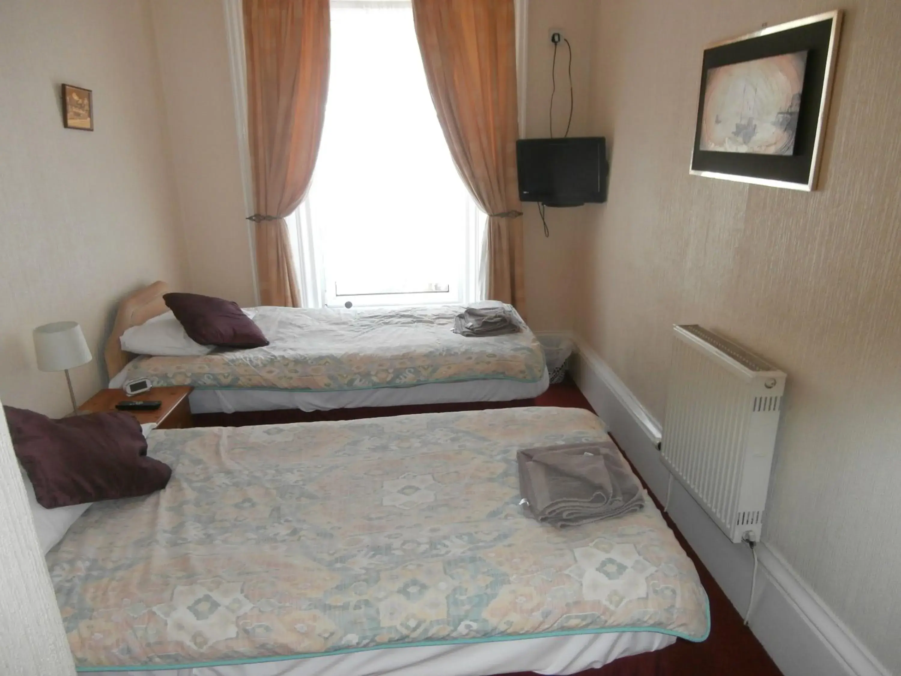 Twin Room with Shared Bathroom in Monorene Guest House Twin Room with Shared Bathroom in Monorene Guest House