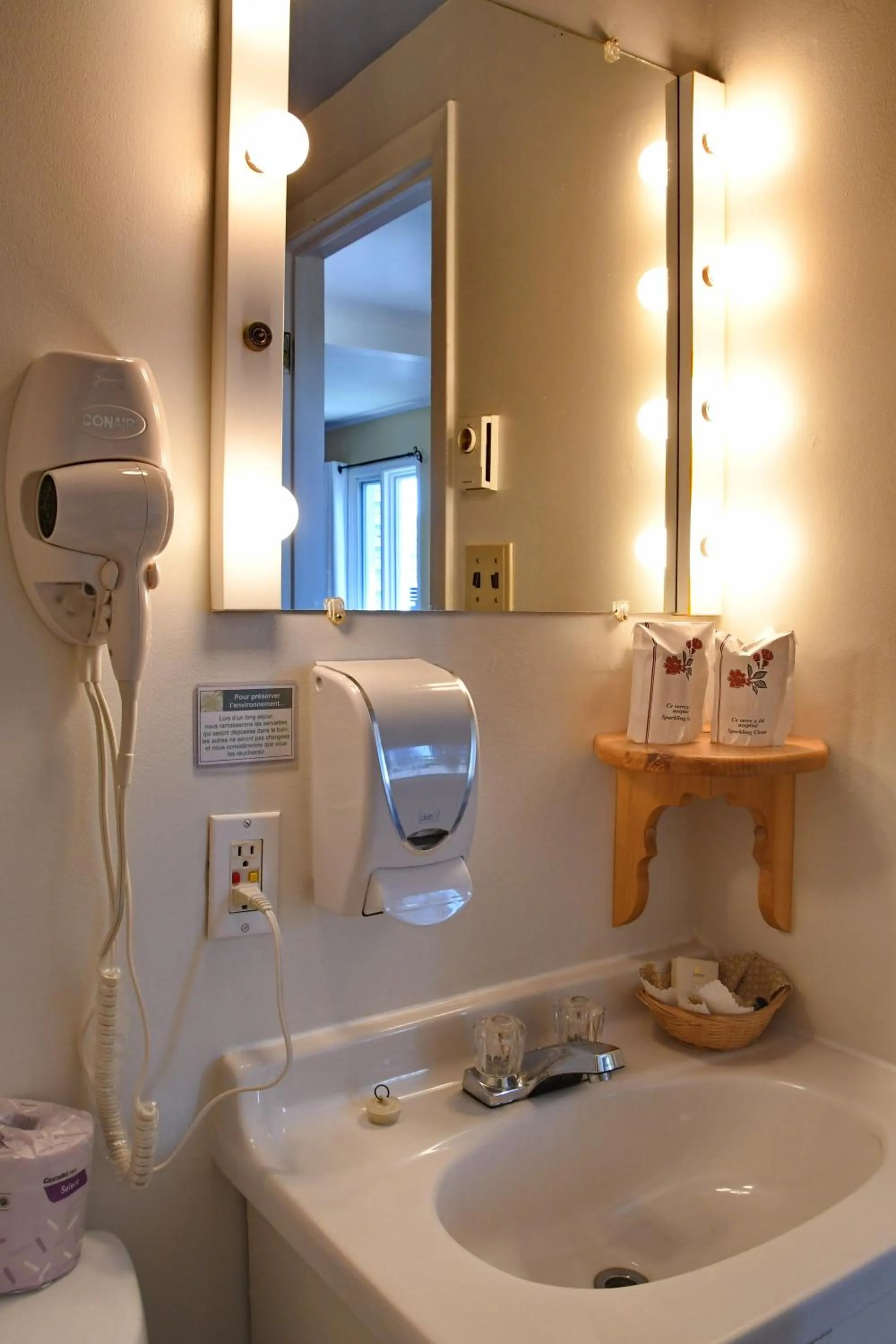 Bathroom in Auberge Beausejour