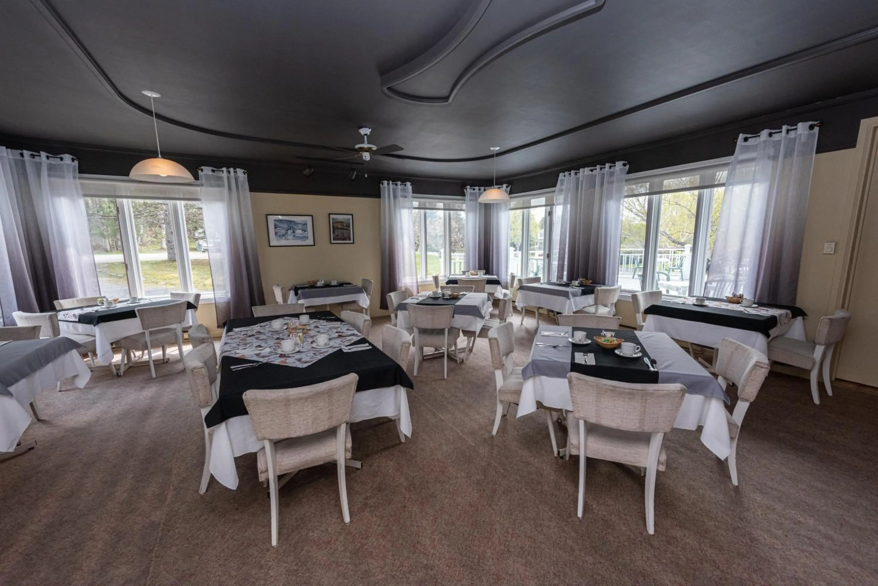 Restaurant/places to eat in Auberge Beausejour