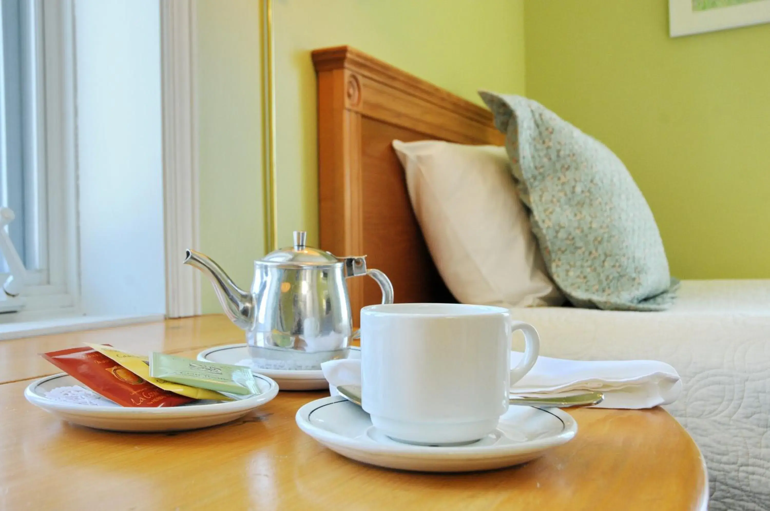 Intermediate Room 1 Queen Bed in Auberge Beausejour Intermediate Room 1 Queen Bed in Auberge Beausejour