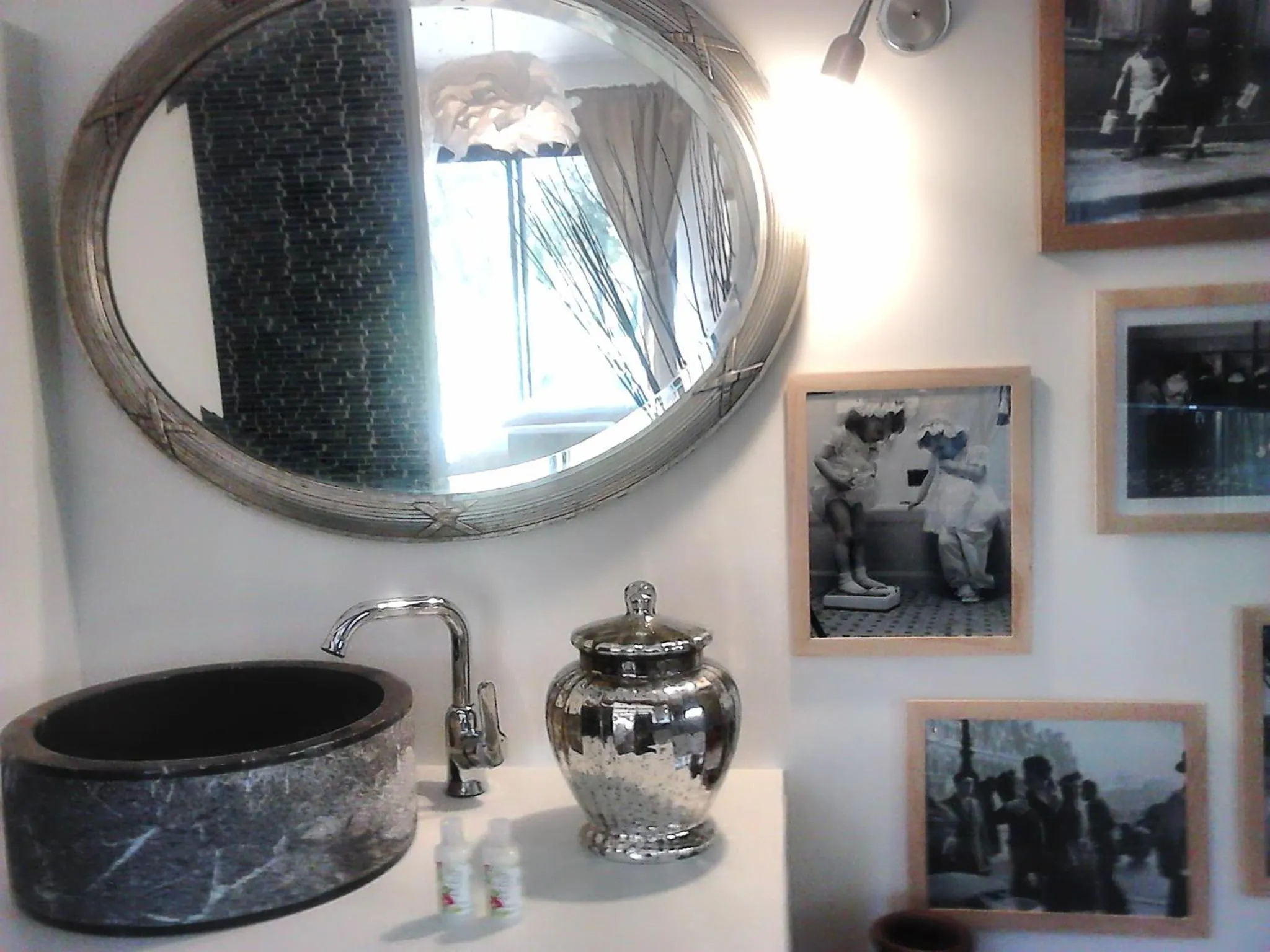 Bathroom in La Maison de Charlie