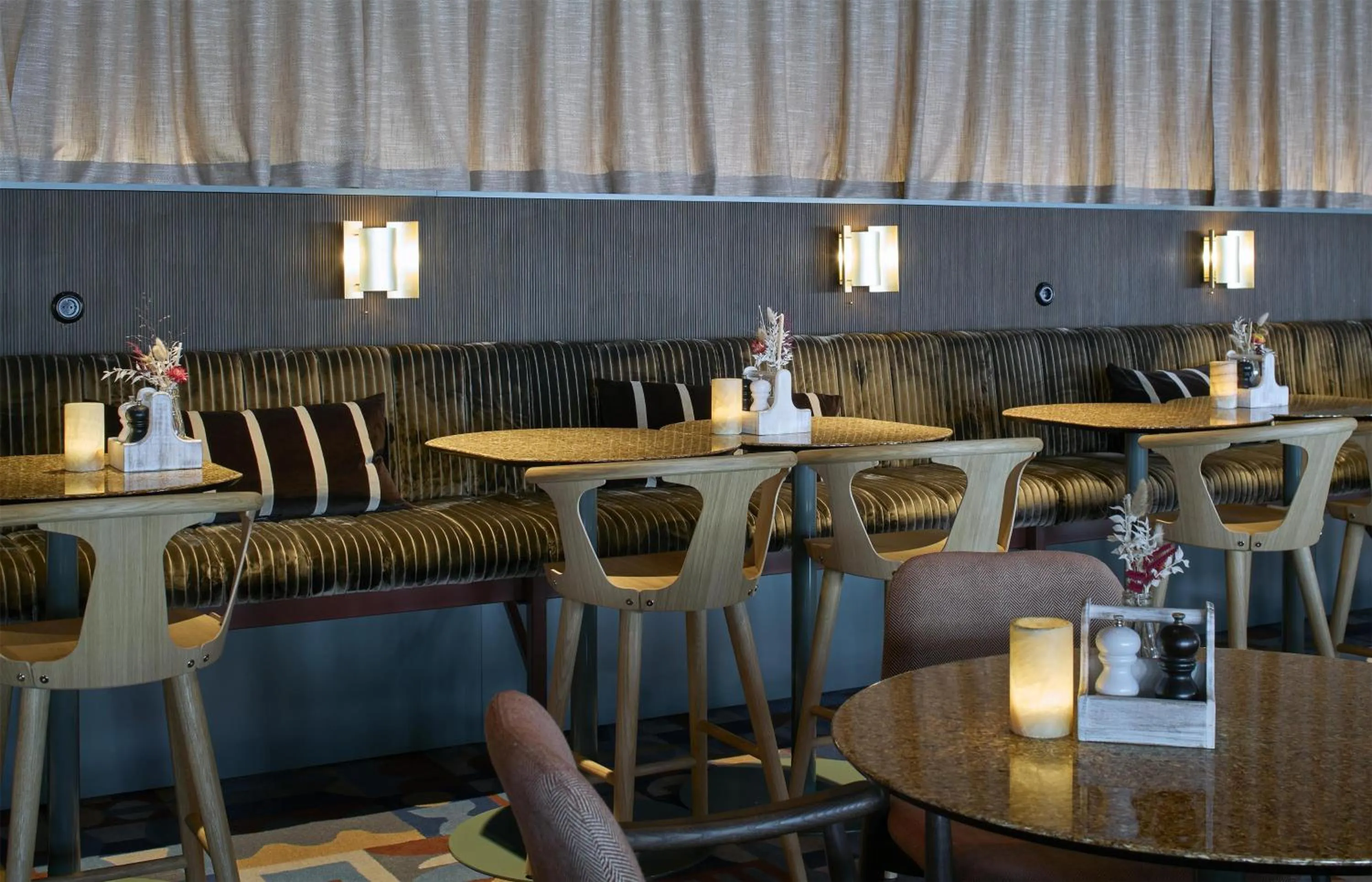 Restaurant/places to eat in Scandic Alvik