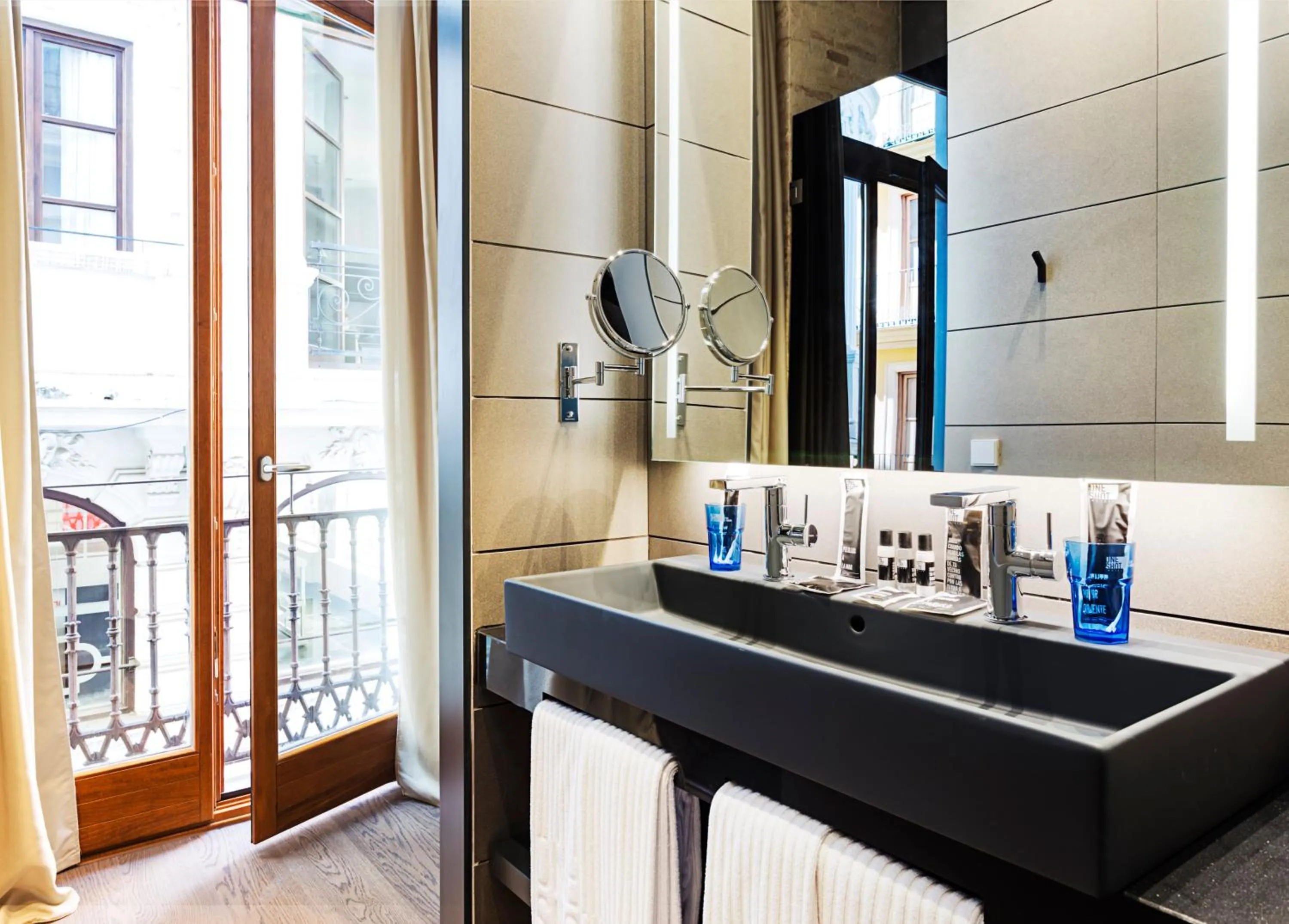 Bathroom in One Shot Mercat