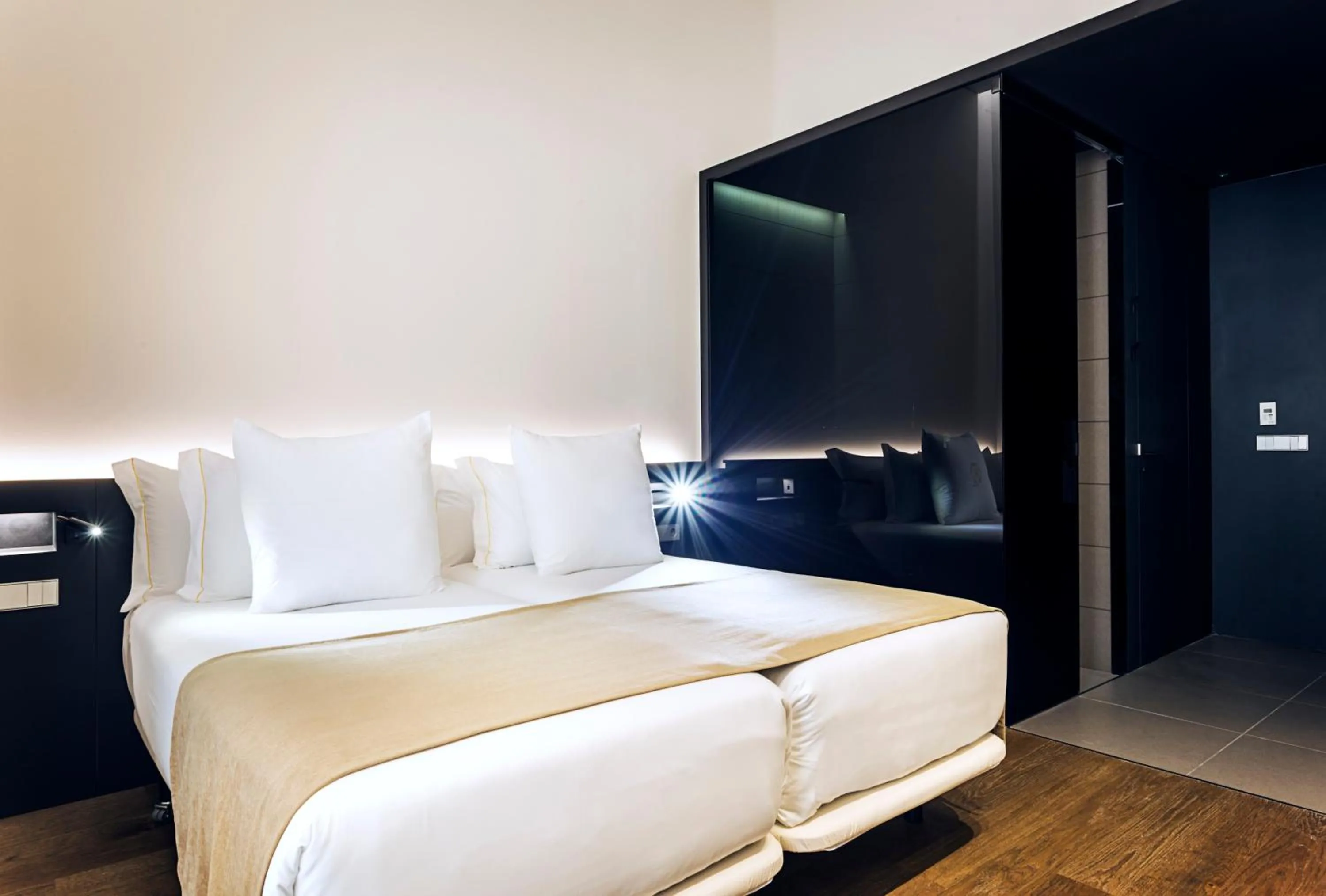 Shower, Bed in One Shot Mercat