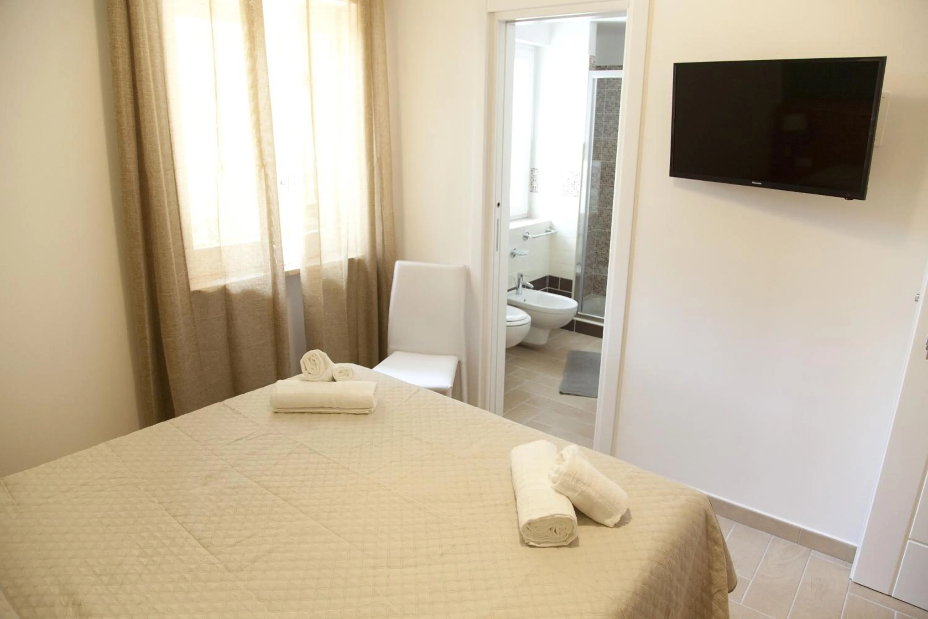 Standard Double Room - single occupancy in Donna Rosa Accommodation