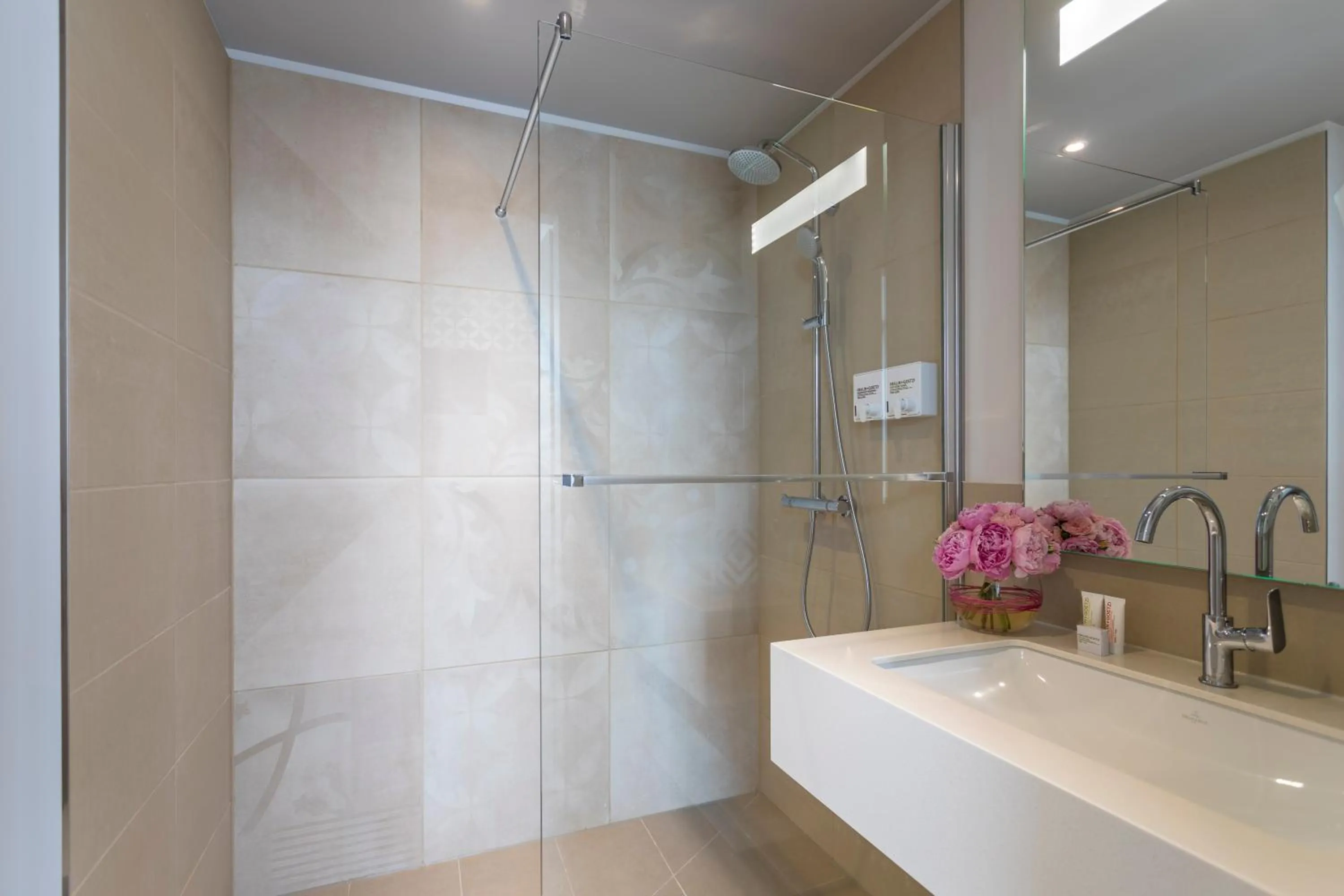 Bathroom in Capri by Fraser Berlin